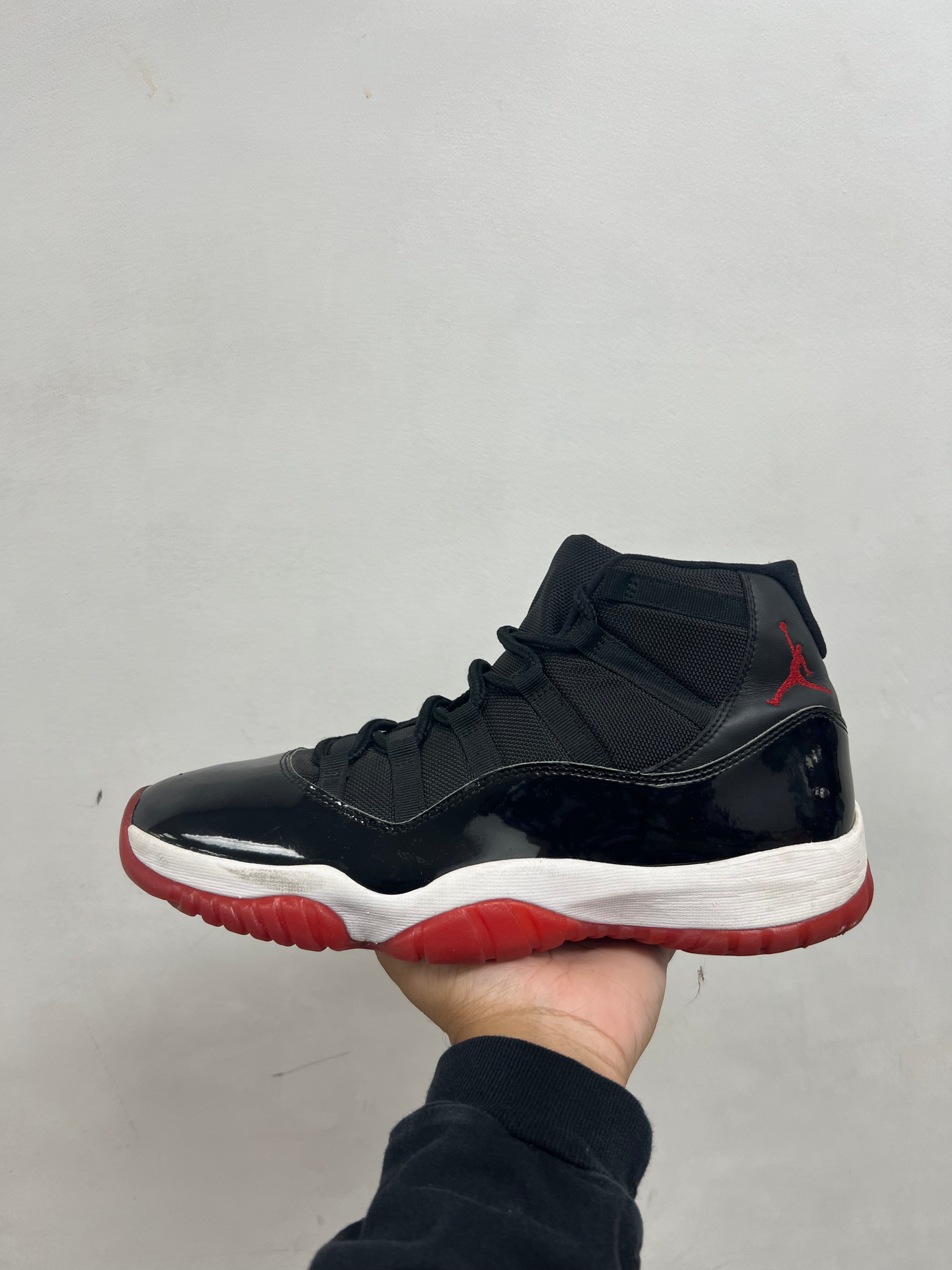 Jordan 11 Bred Sneakers
