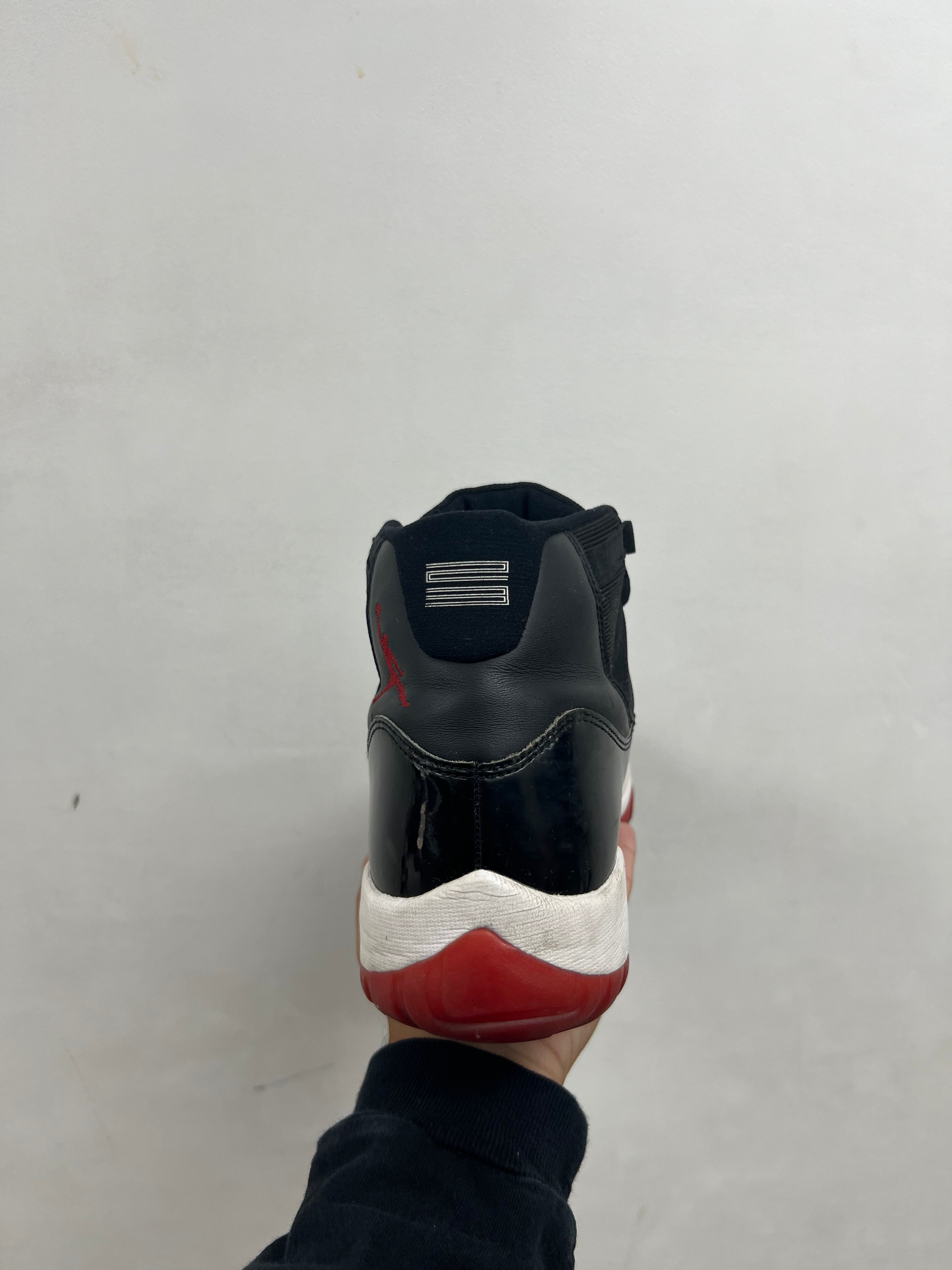 Jordan 11 Bred Sneakers