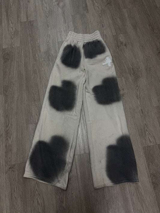 Vertabrae Sweats Cream Black Spot Used