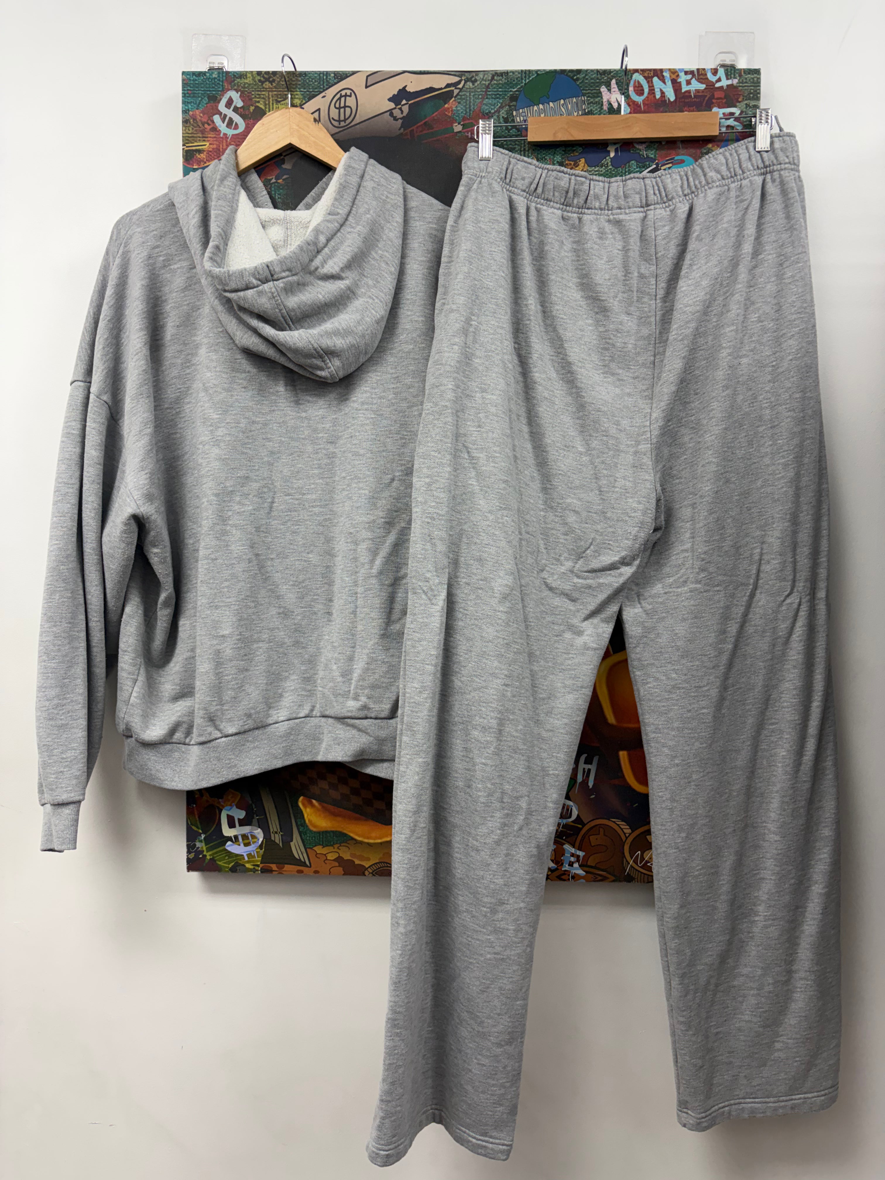 ALO Grey Accolade Sweatsuit