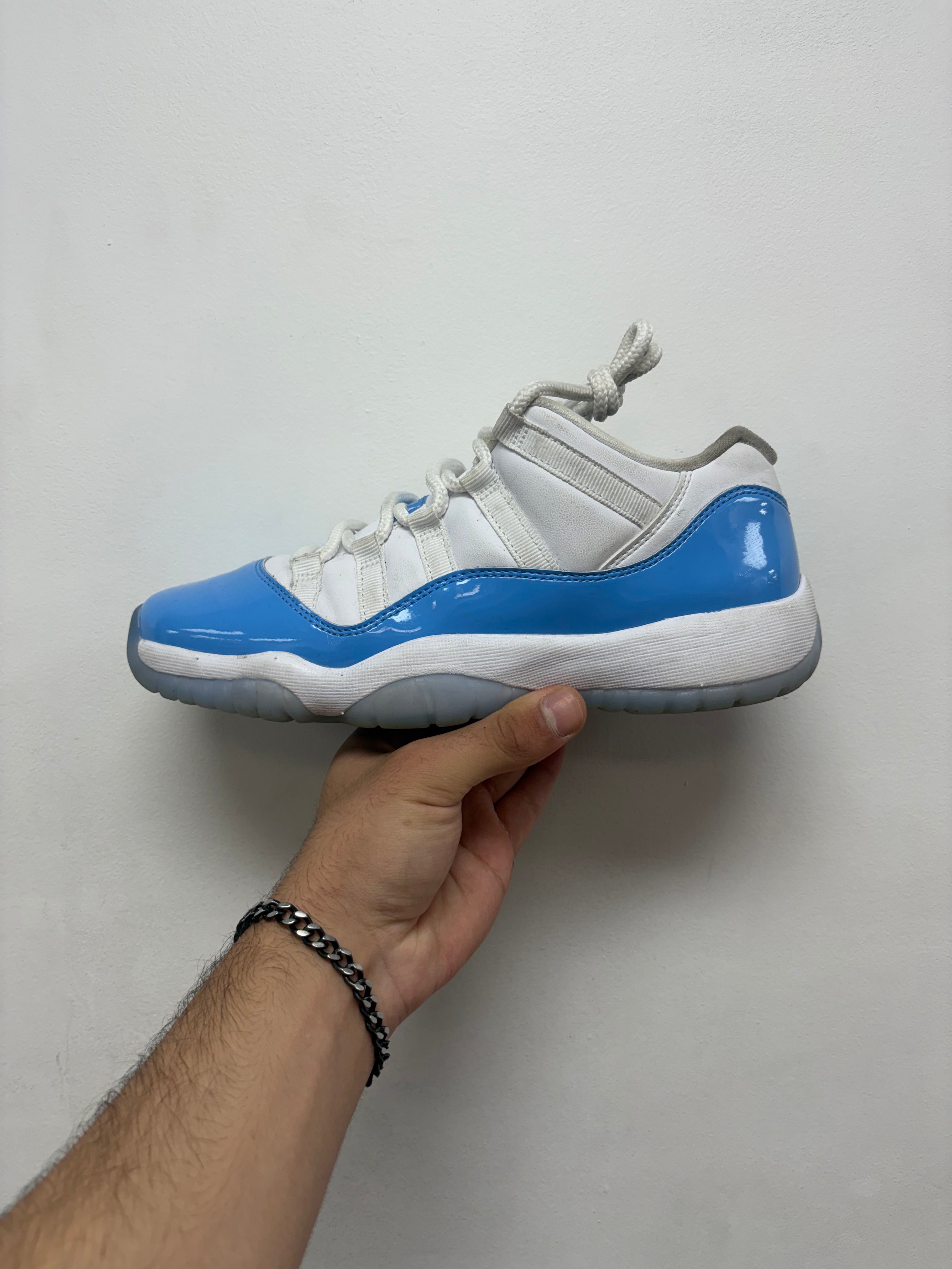 Jordan 11 Low Univesity Blue Sneakers