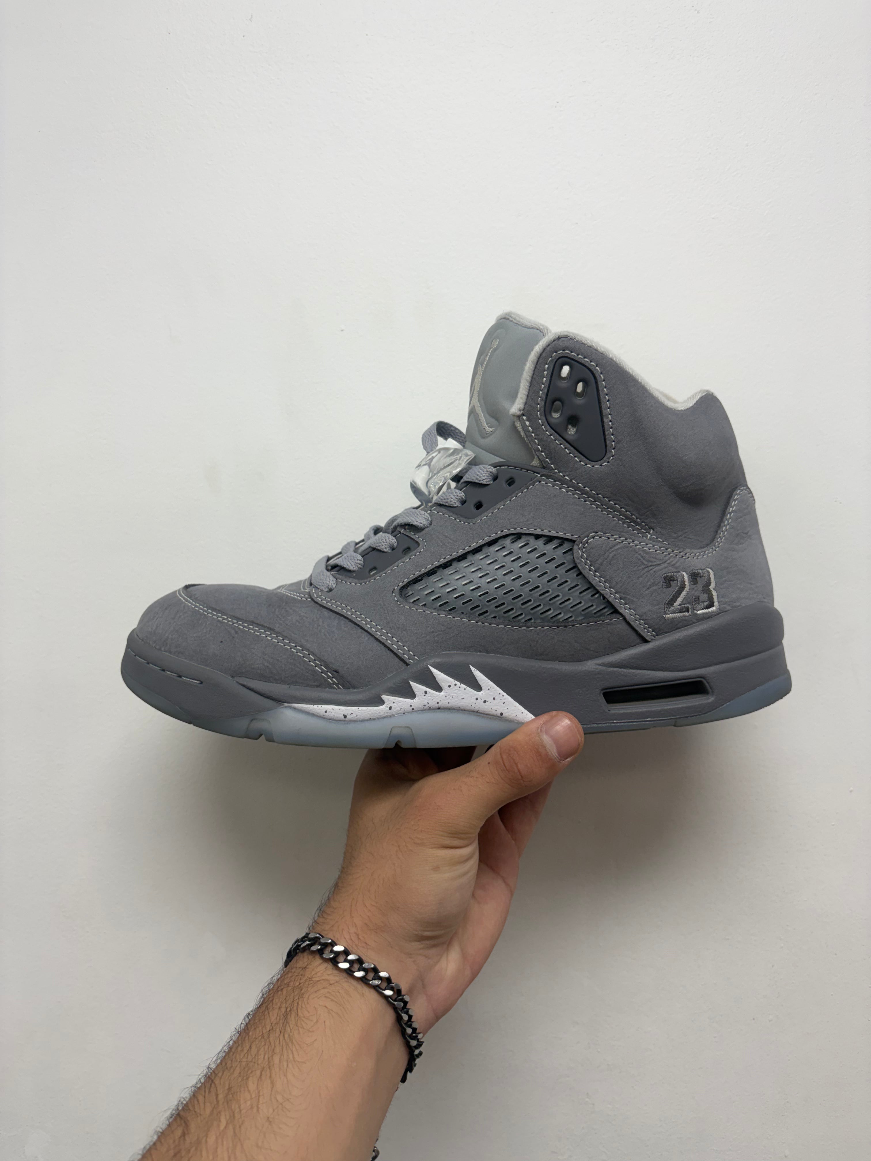 Jordan 5 Wolf Grey Sneakers