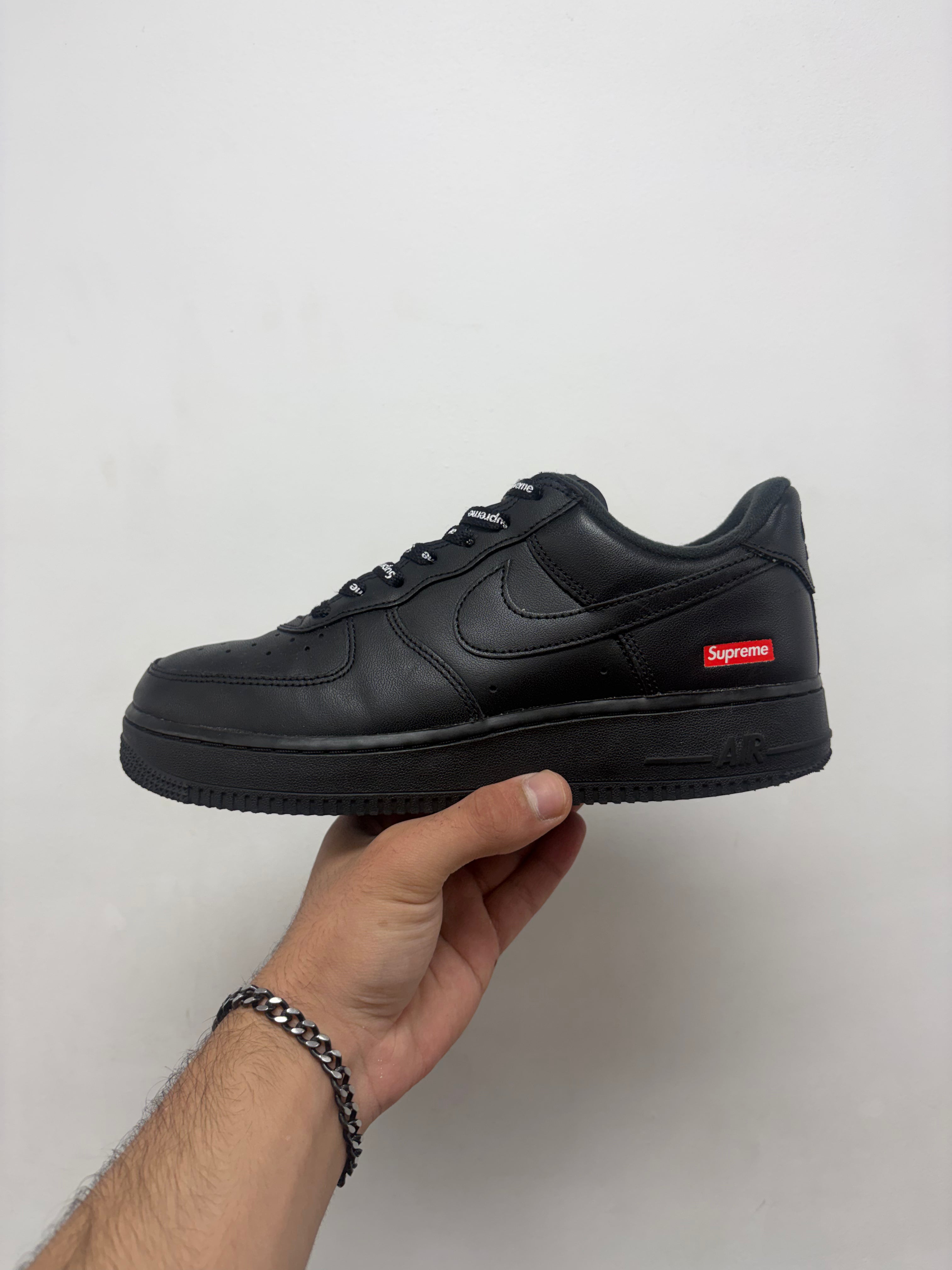 NIke Supreme AF1 Black Sneakers