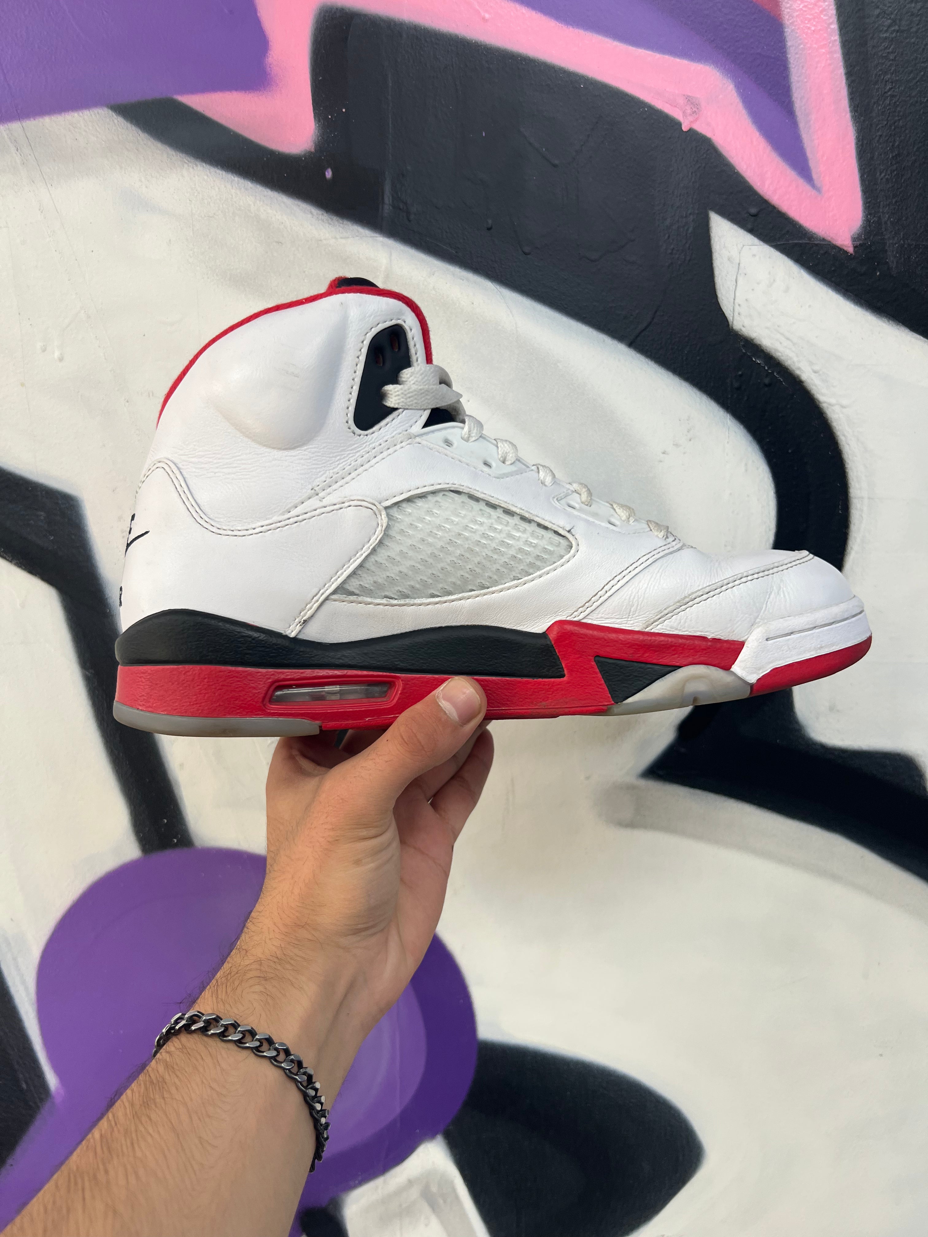 Jordan 5 Fire Red Sneakers