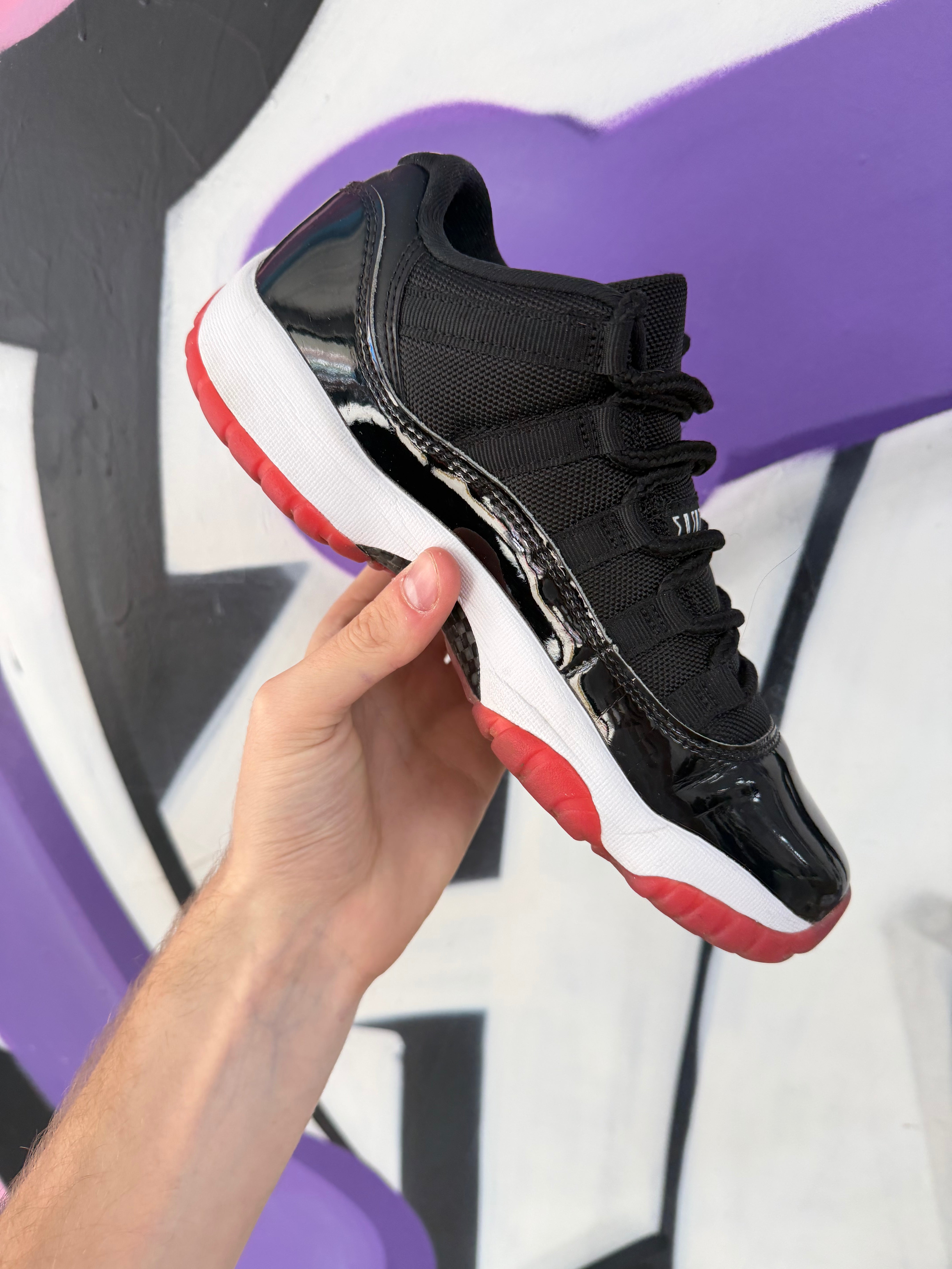 Jordan 11 Low Bred Sneakers
