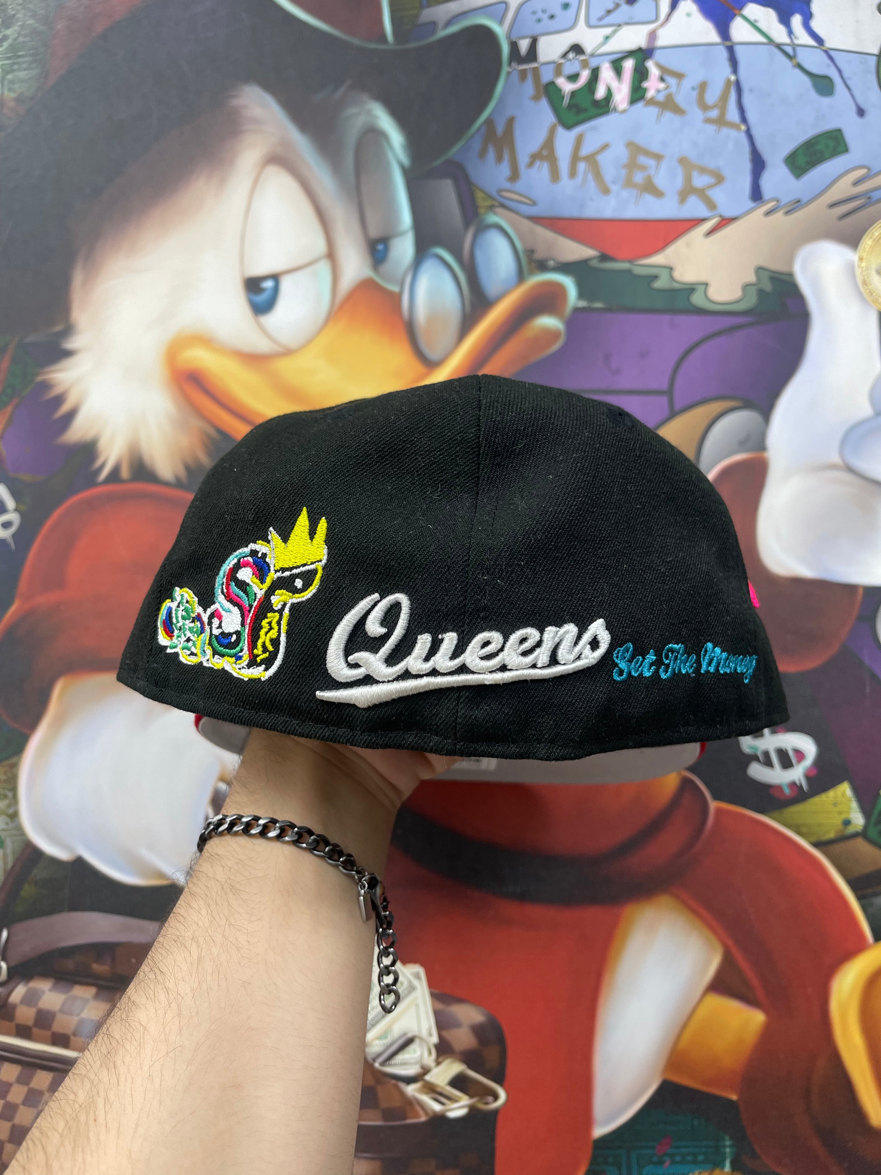 Slow Bucks Black Red Queens Hat