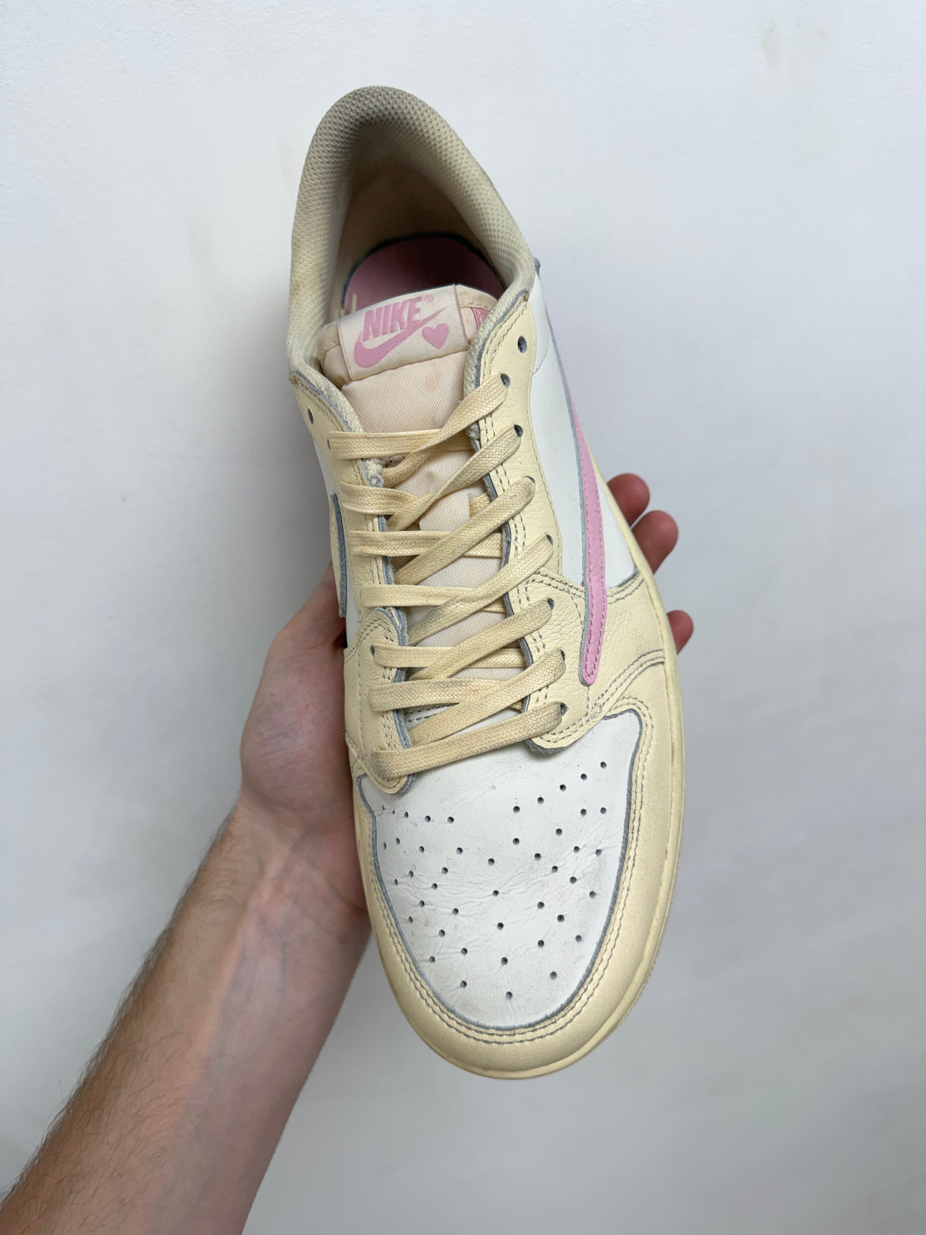 Jordan 1 Low Travis Scott Shy Pink Sneakers
