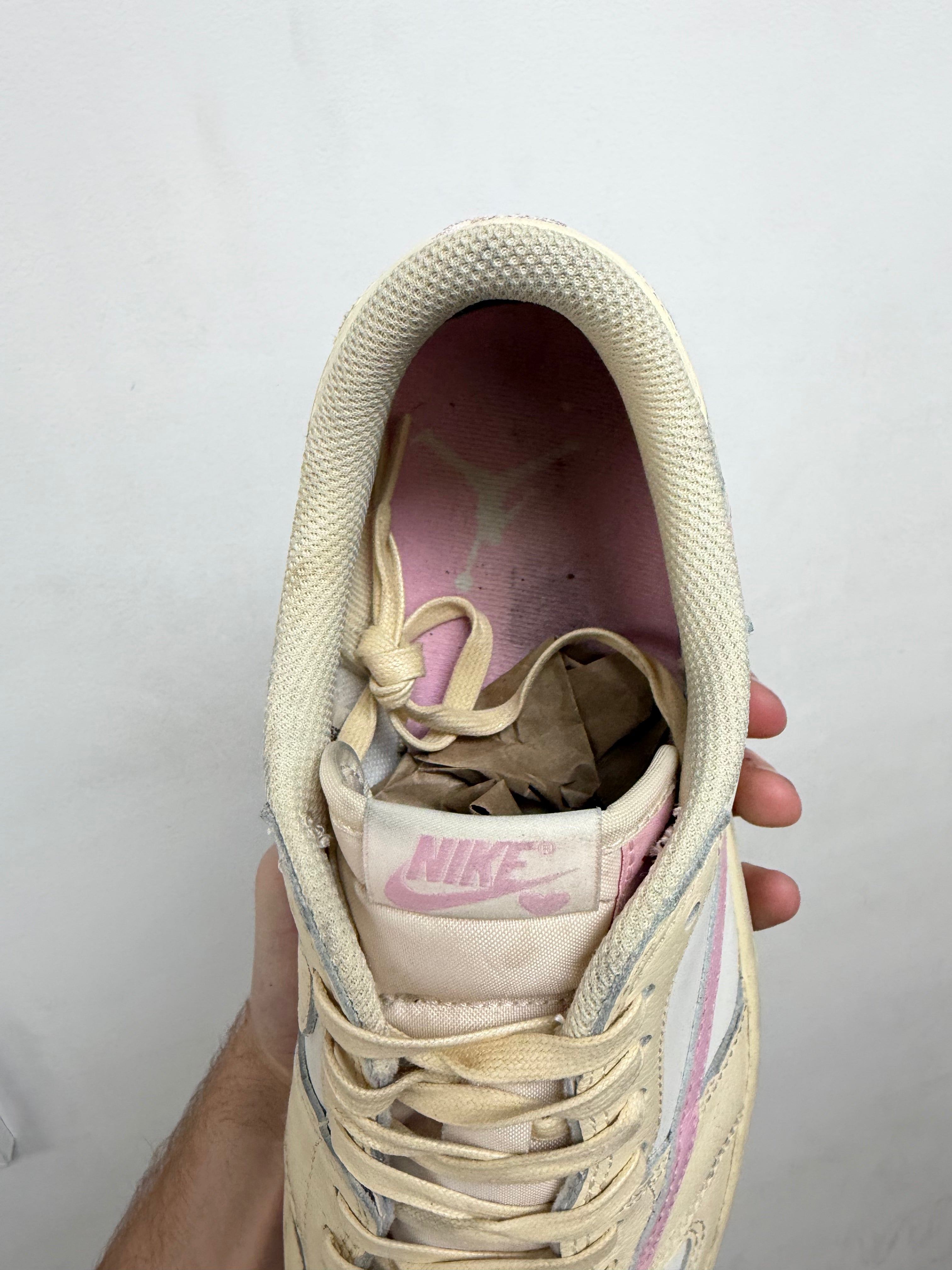 Jordan 1 Low Travis Scott Shy Pink Sneakers
