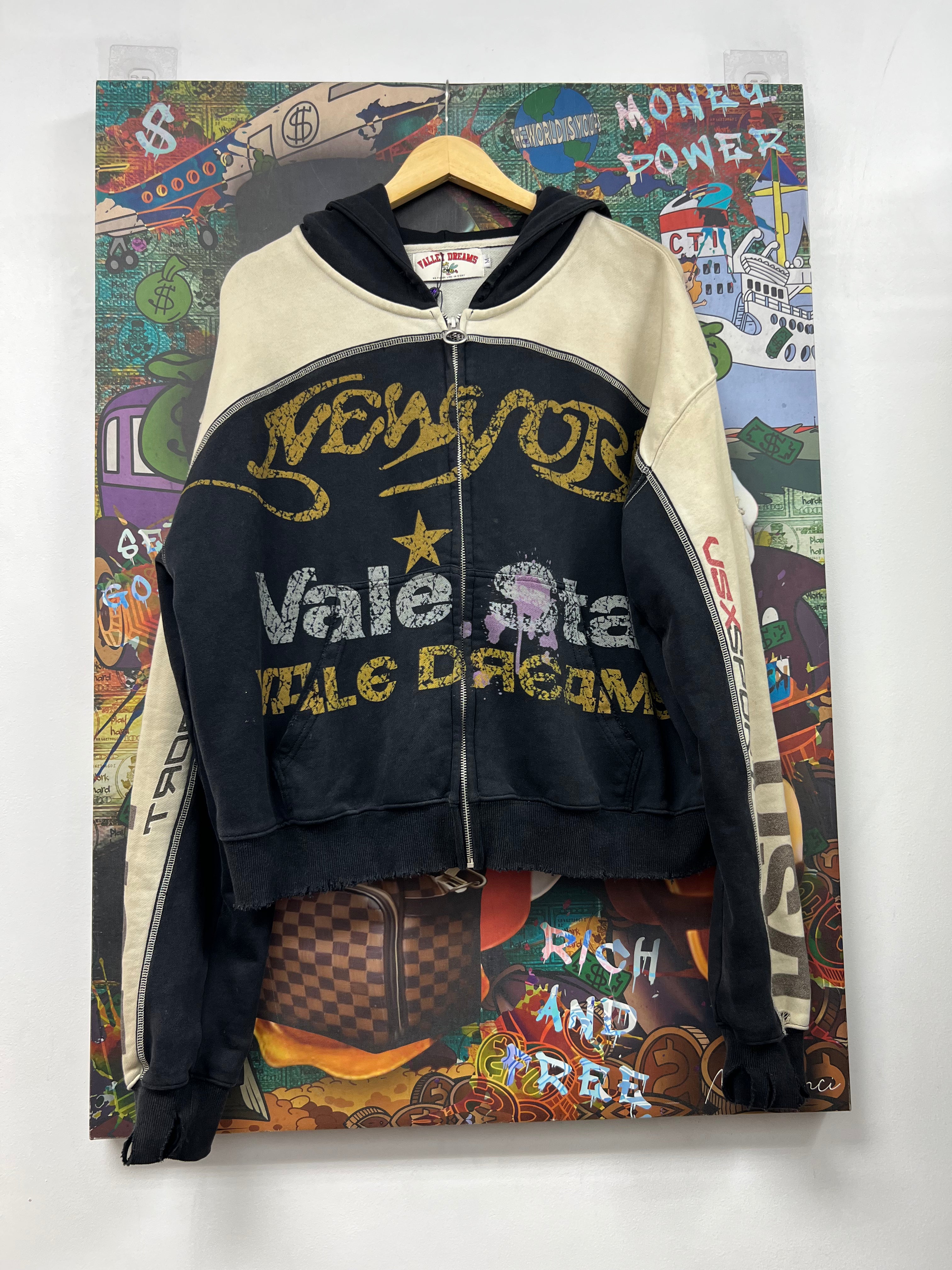 Vale Black Cream Star Zip Up