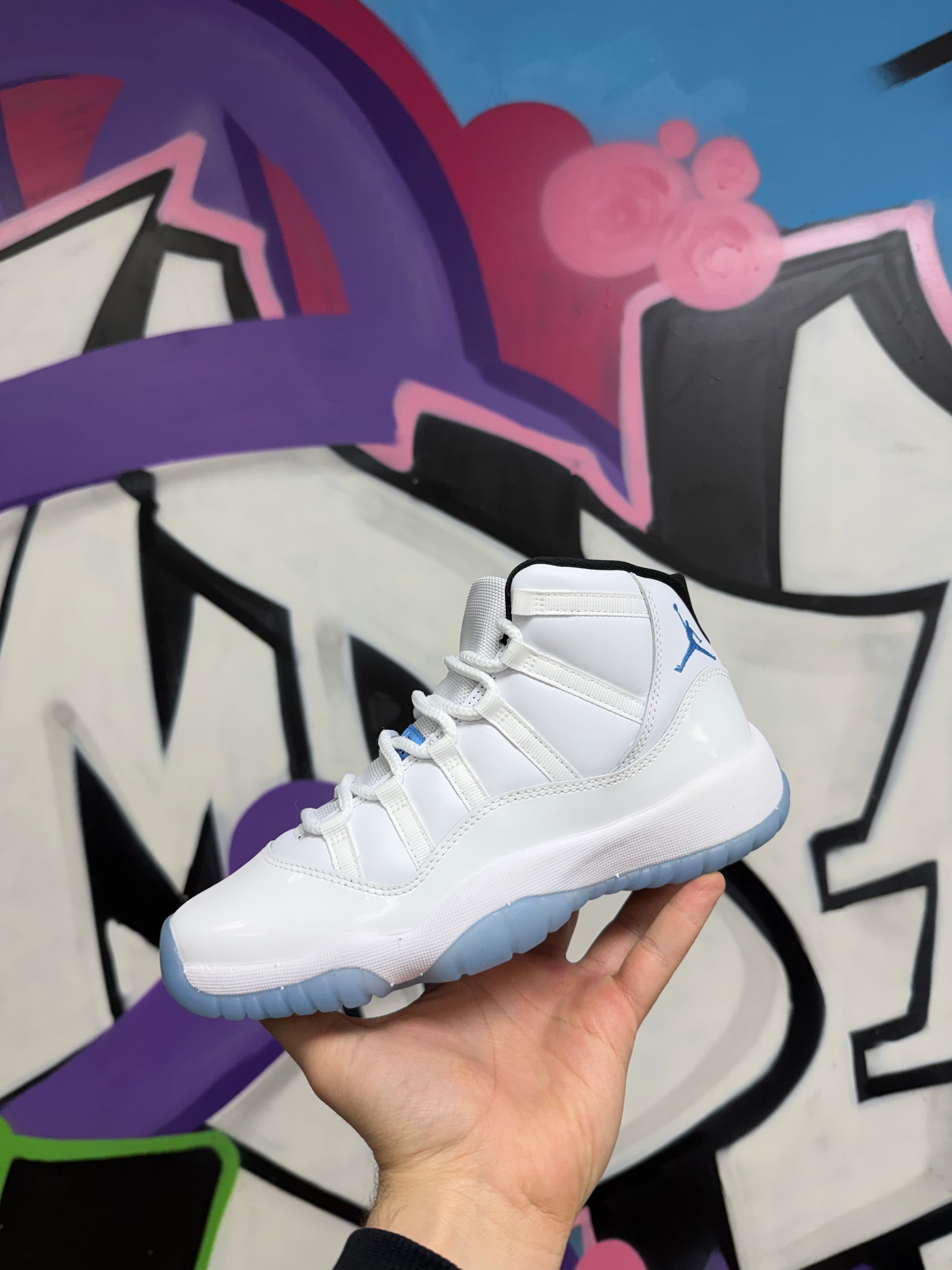 Jordan 11 Legend Blue Sneakers
