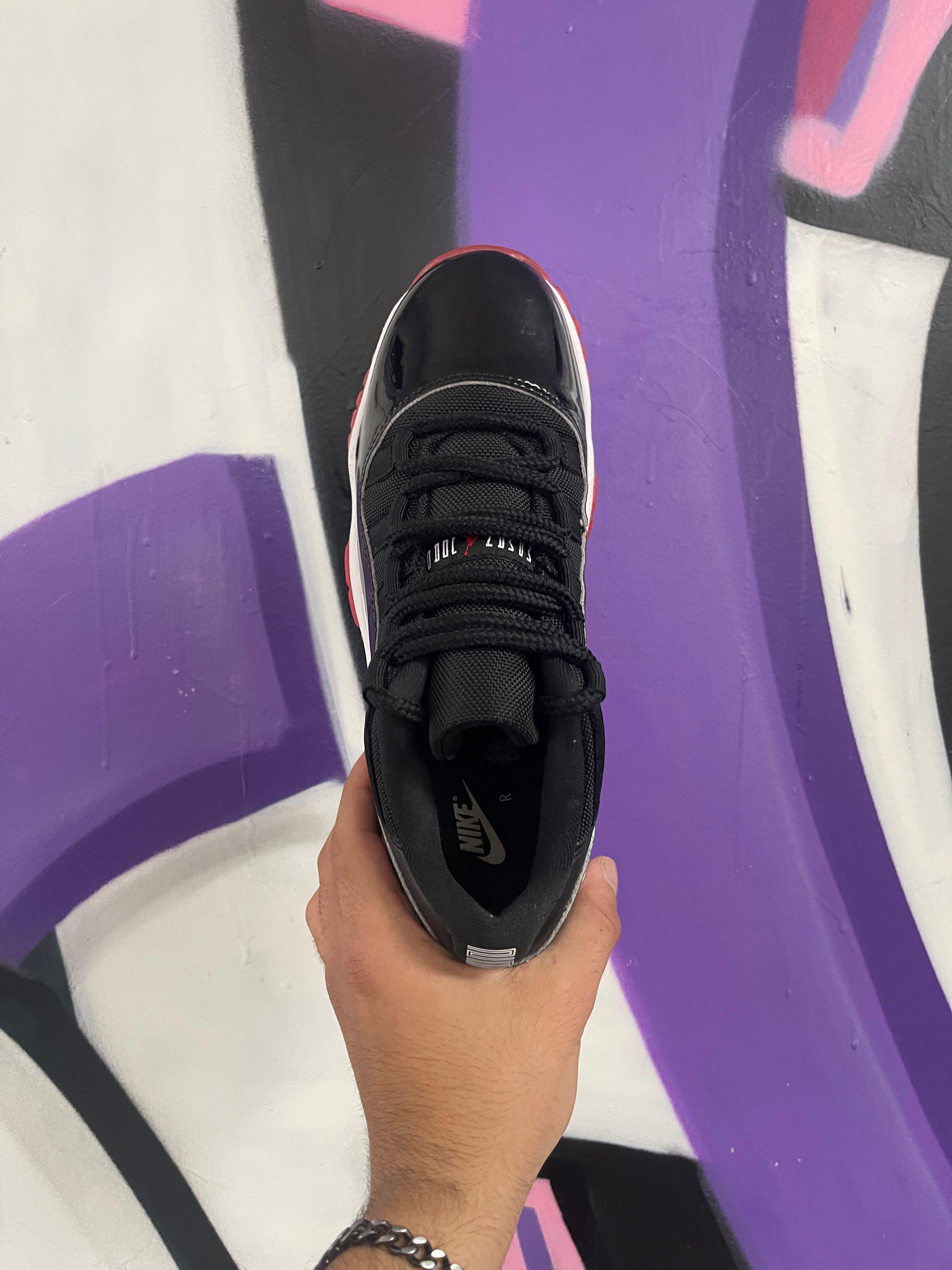 Jordan 11 Low Bred Sneakers