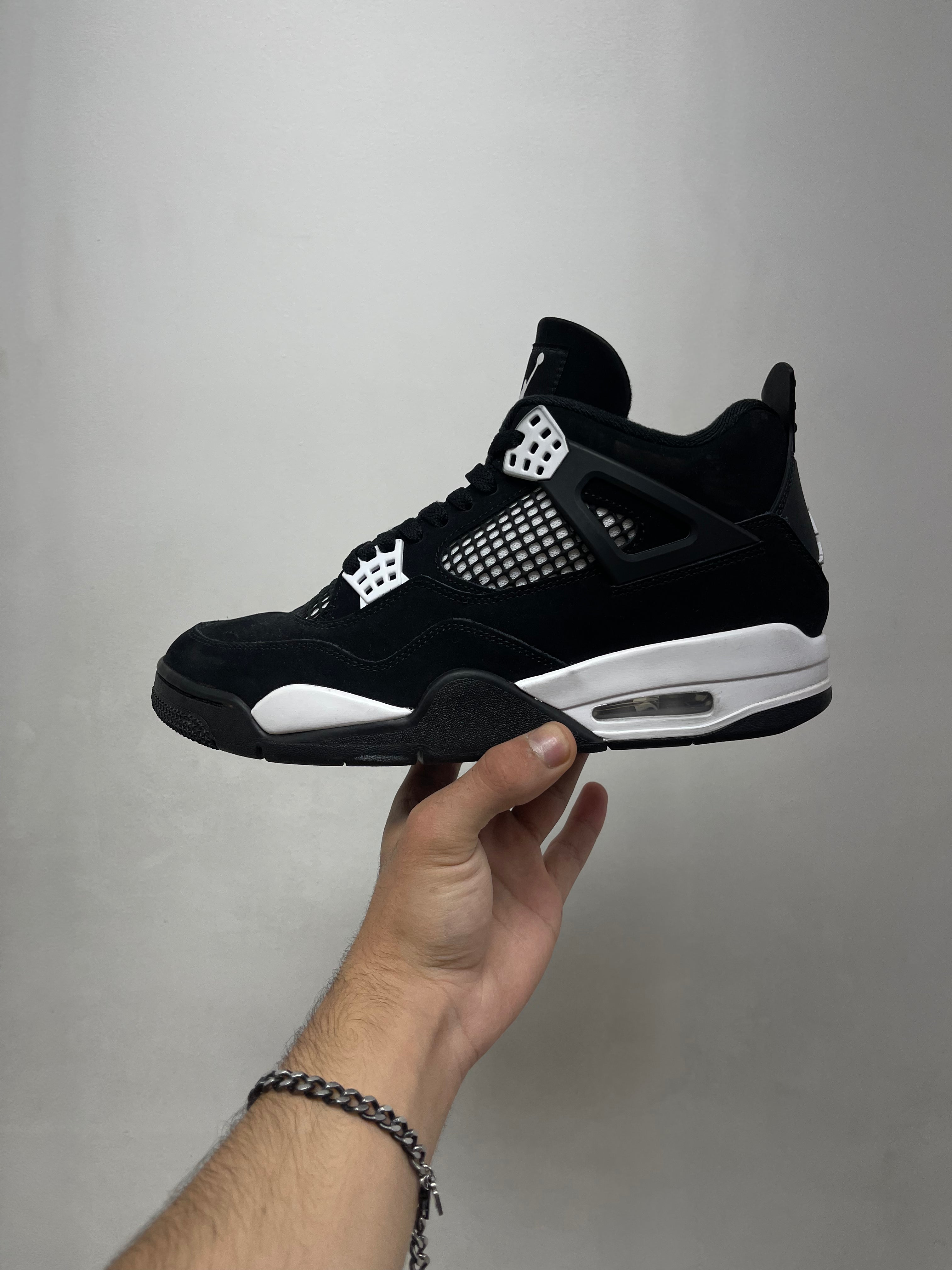 Jordan 4 White Thunder Sneakers