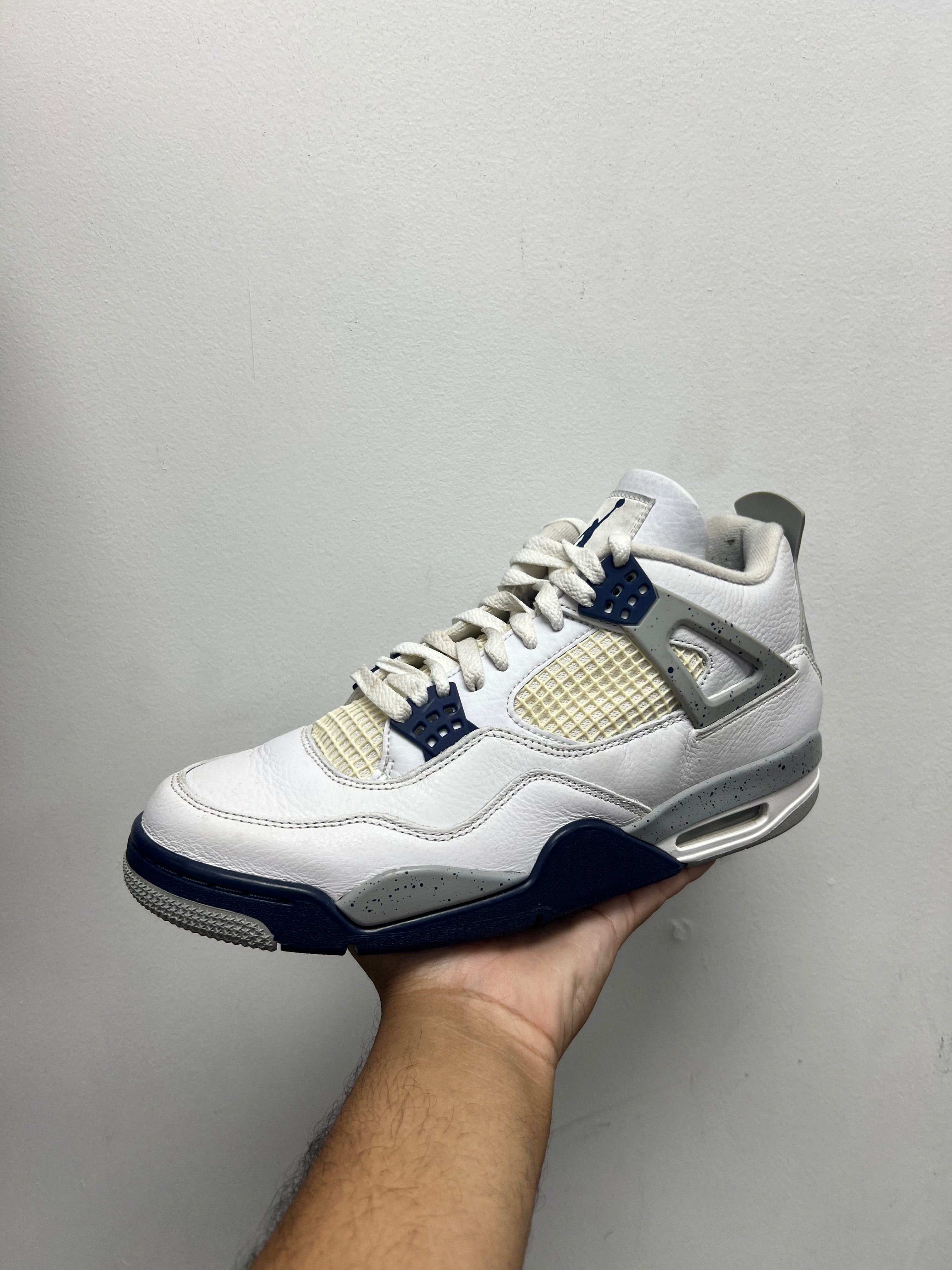 Jordan 4 Midnight Navy Sneakers