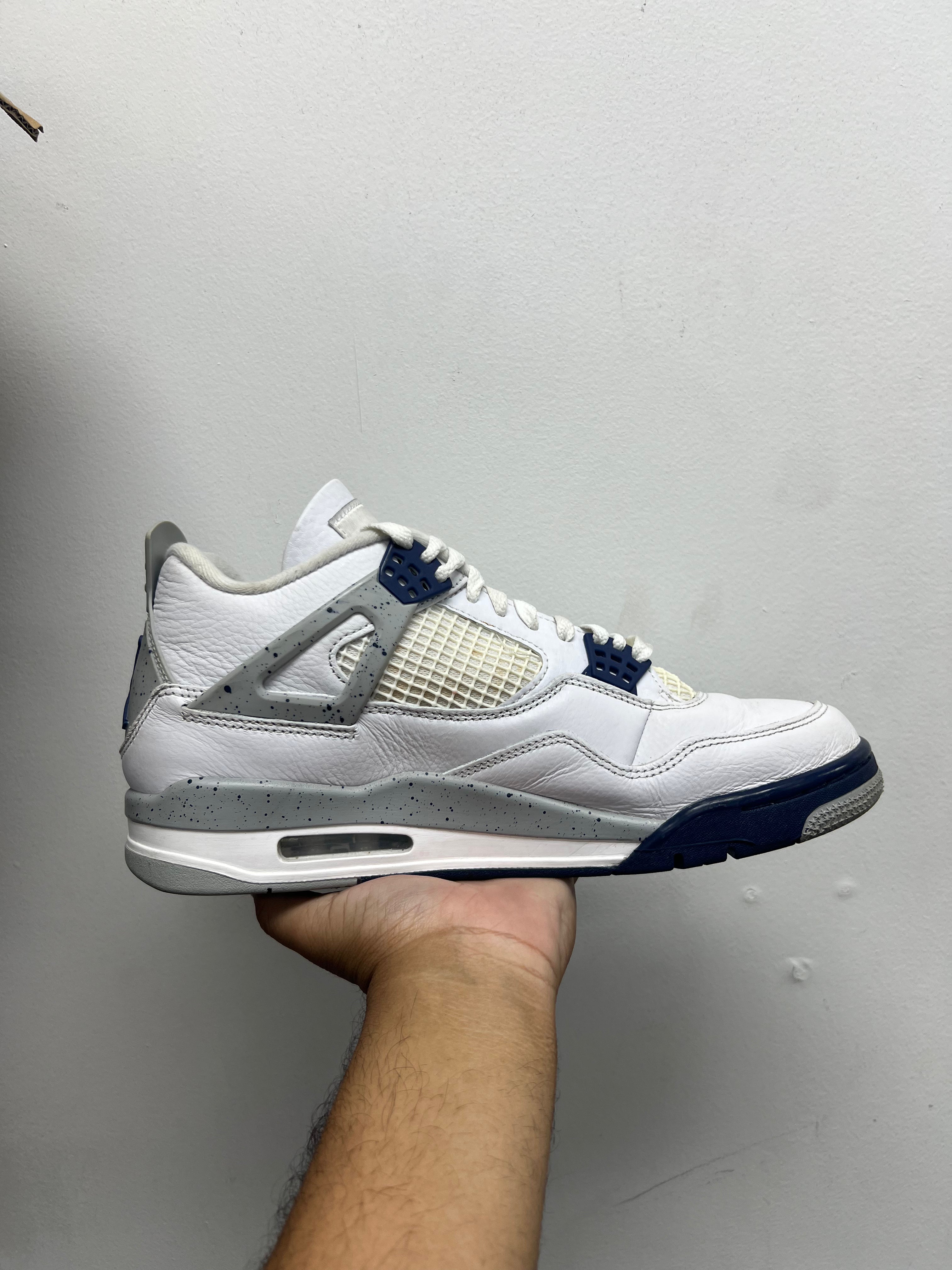 Jordan 4 Midnight Navy Sneakers