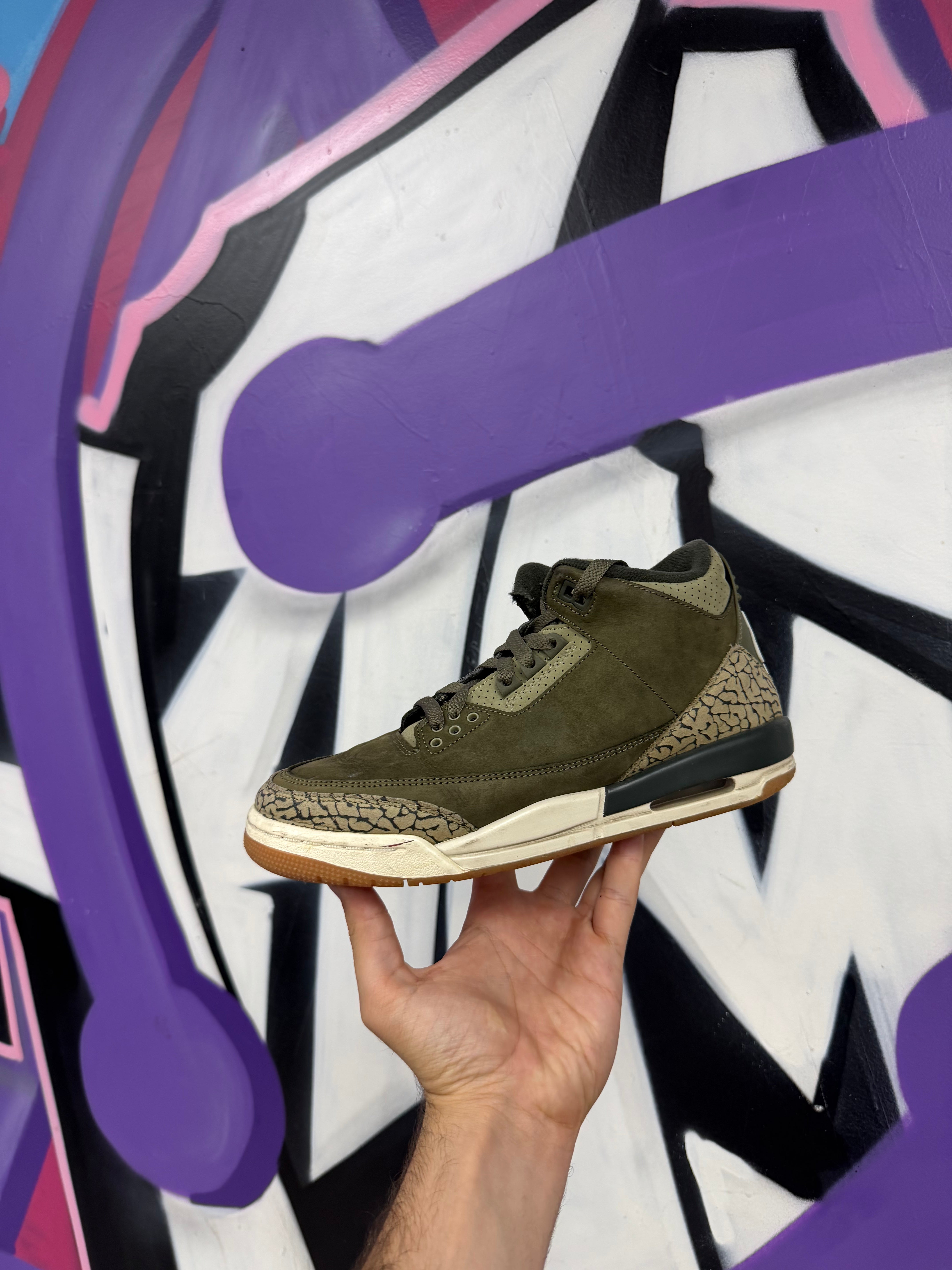 Jordan 3 Family Affair Sneakers