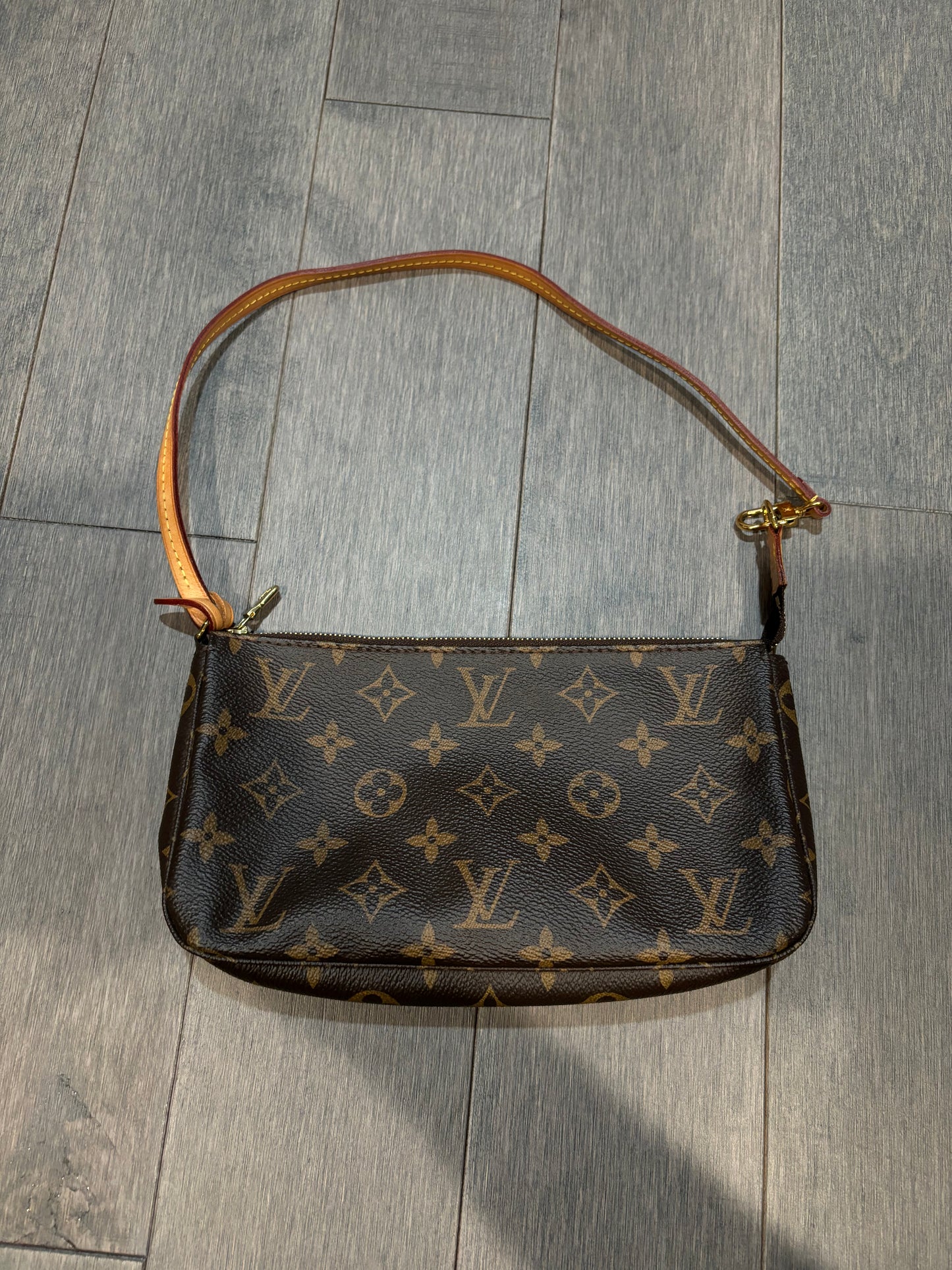 LV Pochette Bag Brown Monogram size:OS Used