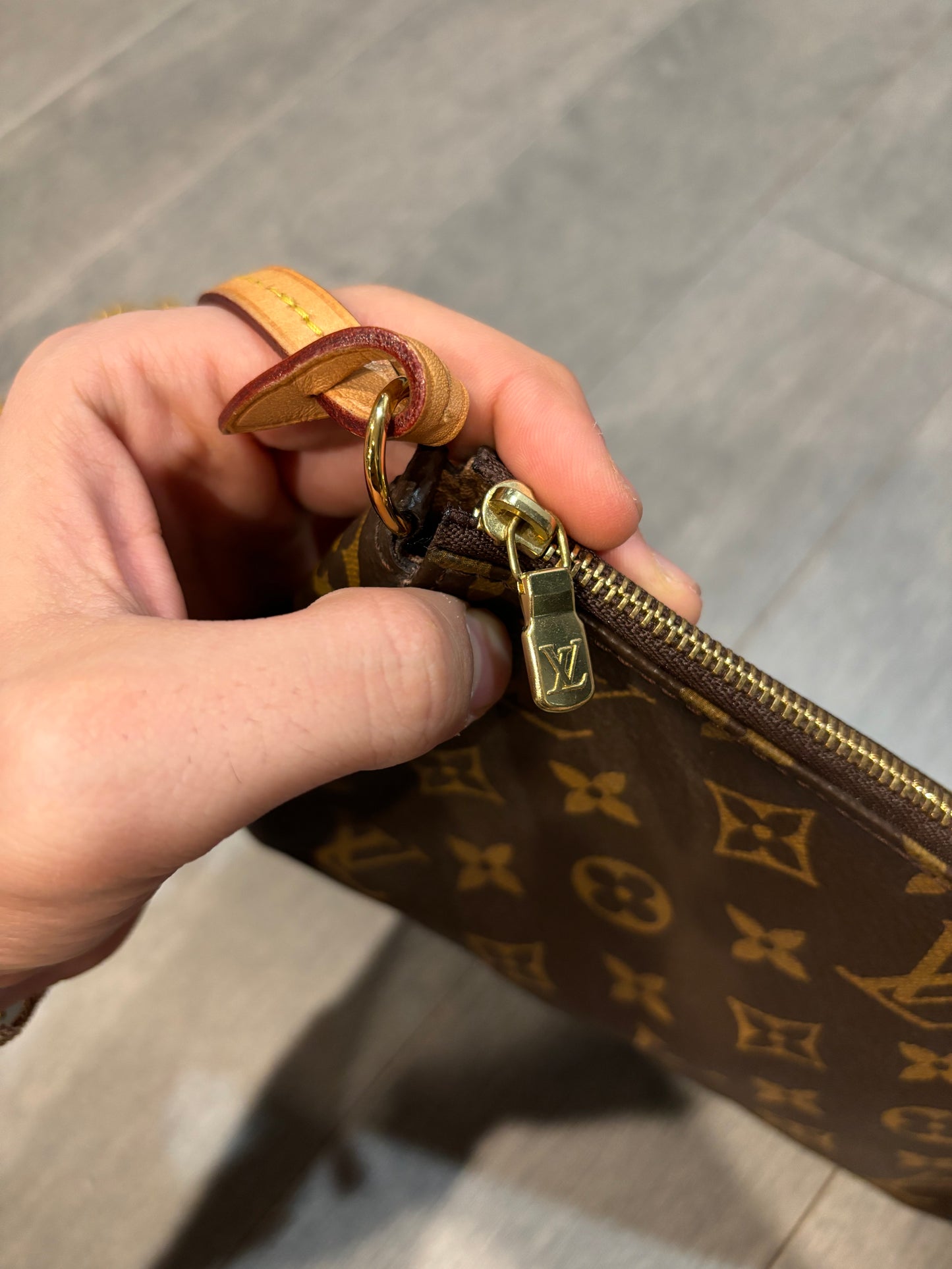 LV Pochette Bag Brown Monogram size:OS Used