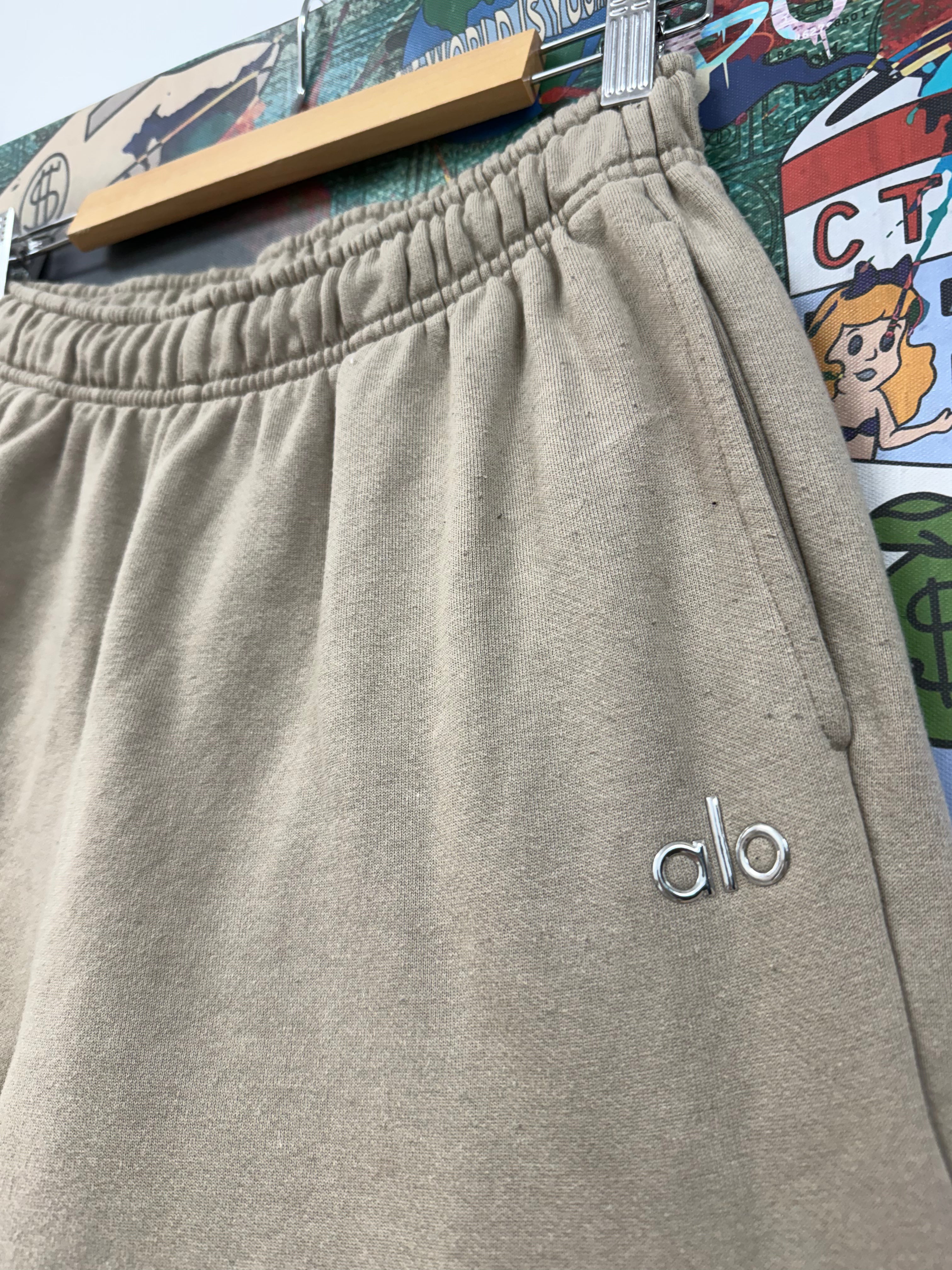 ALO Tan Accolade Sweats