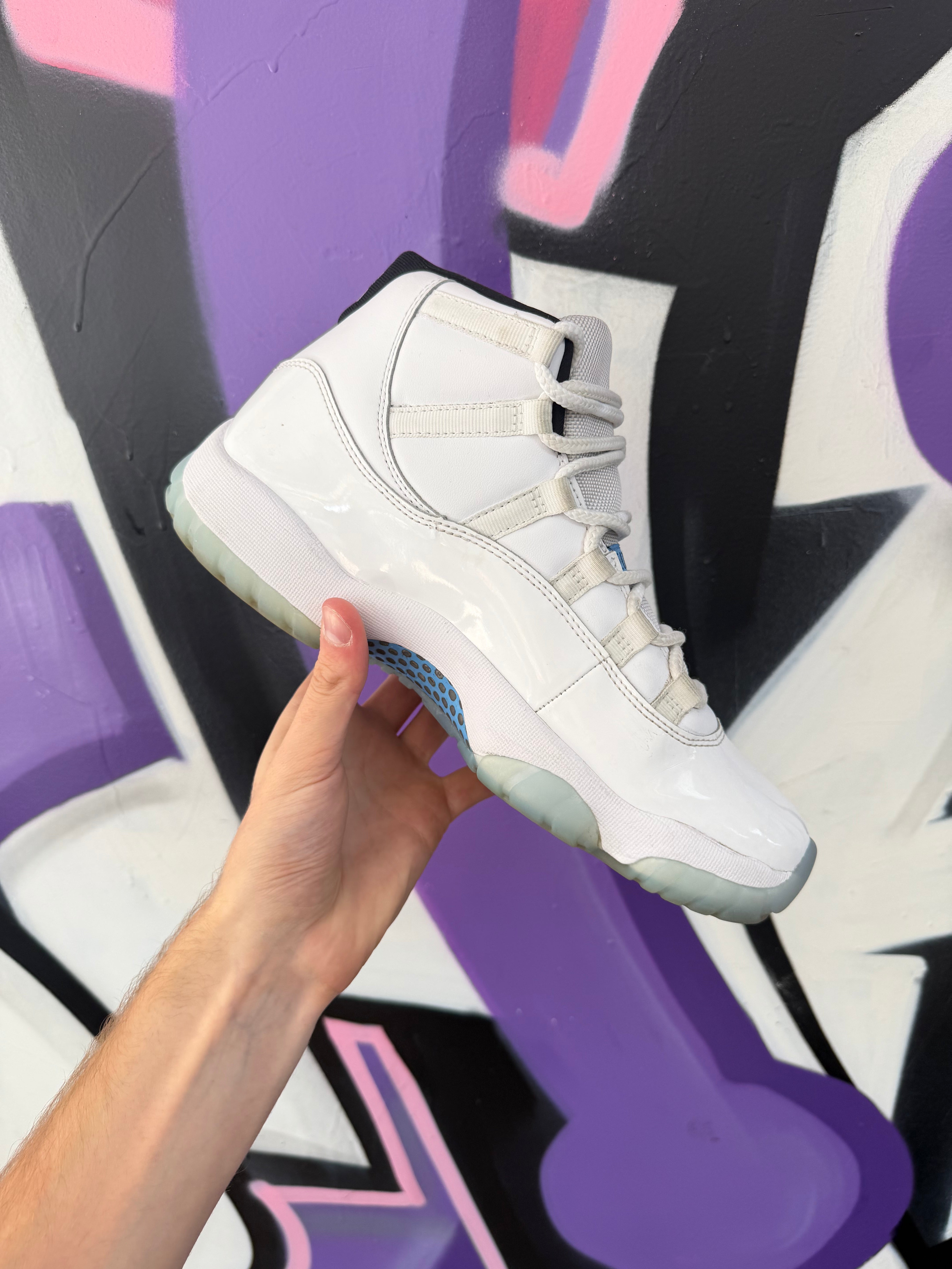 Jordan 11 Legend Blue Sneakers