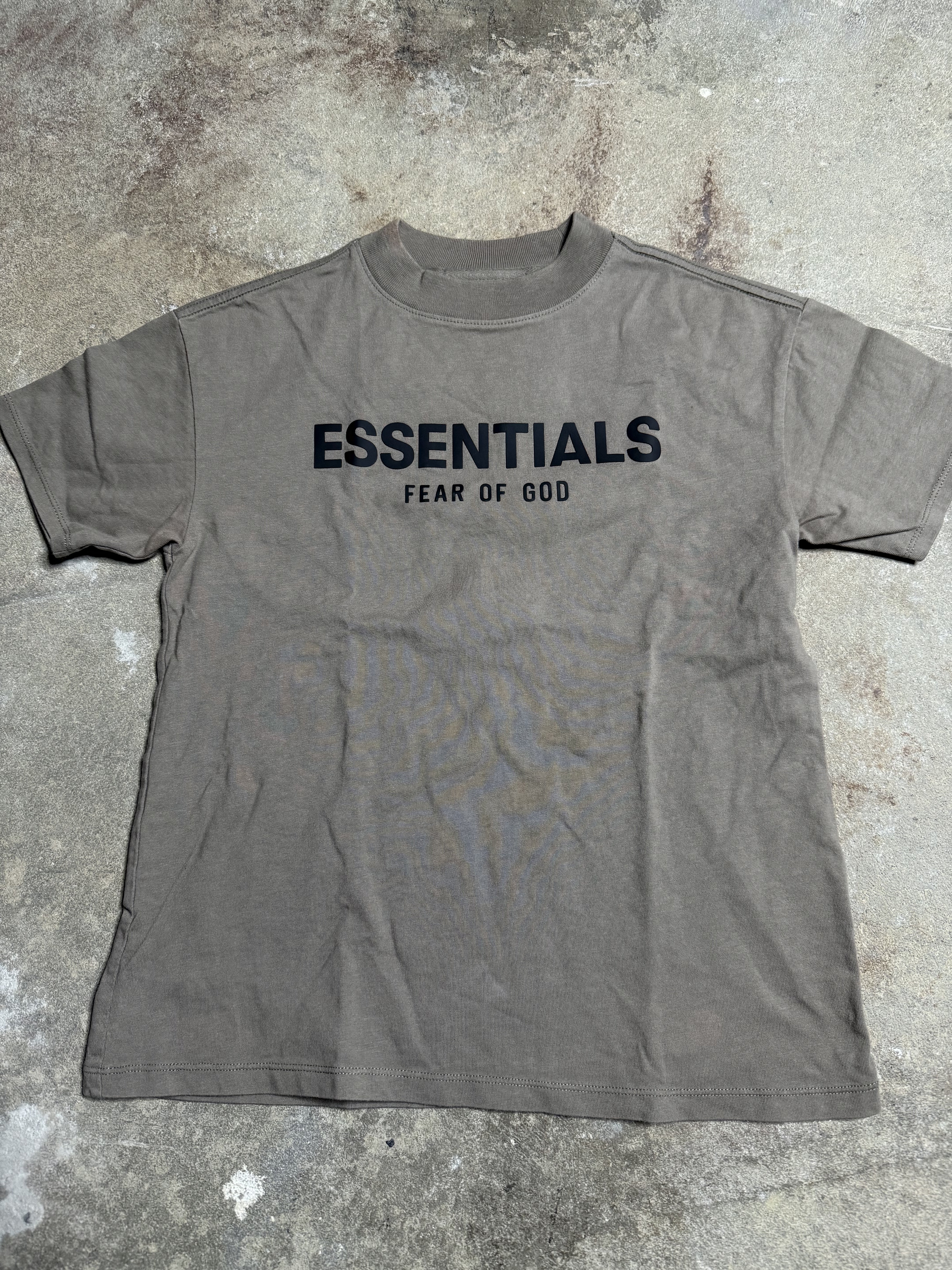 Essentials Tee Taupe Used Kids Large