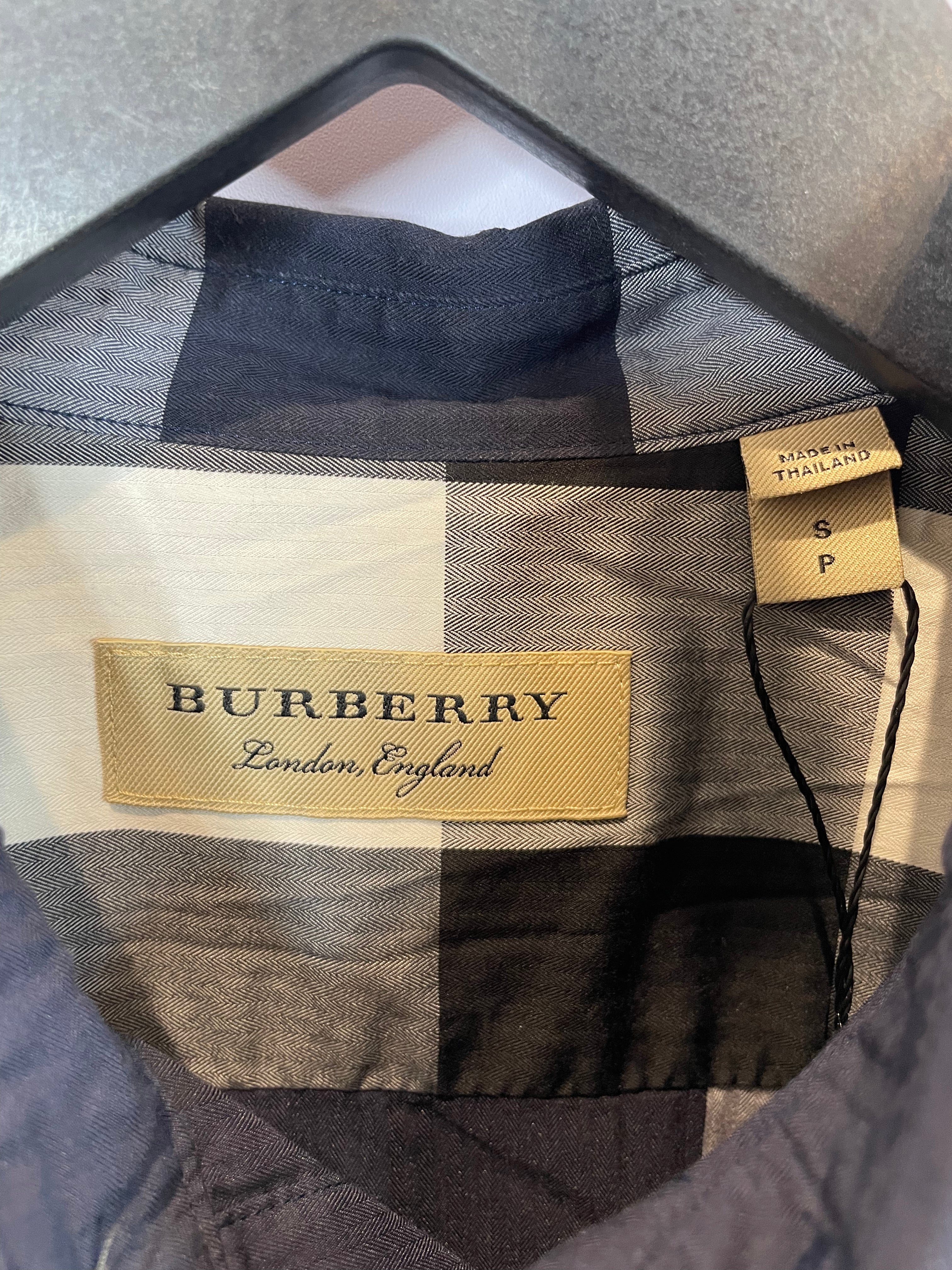 Burberry Button Up Navy Red Used Small