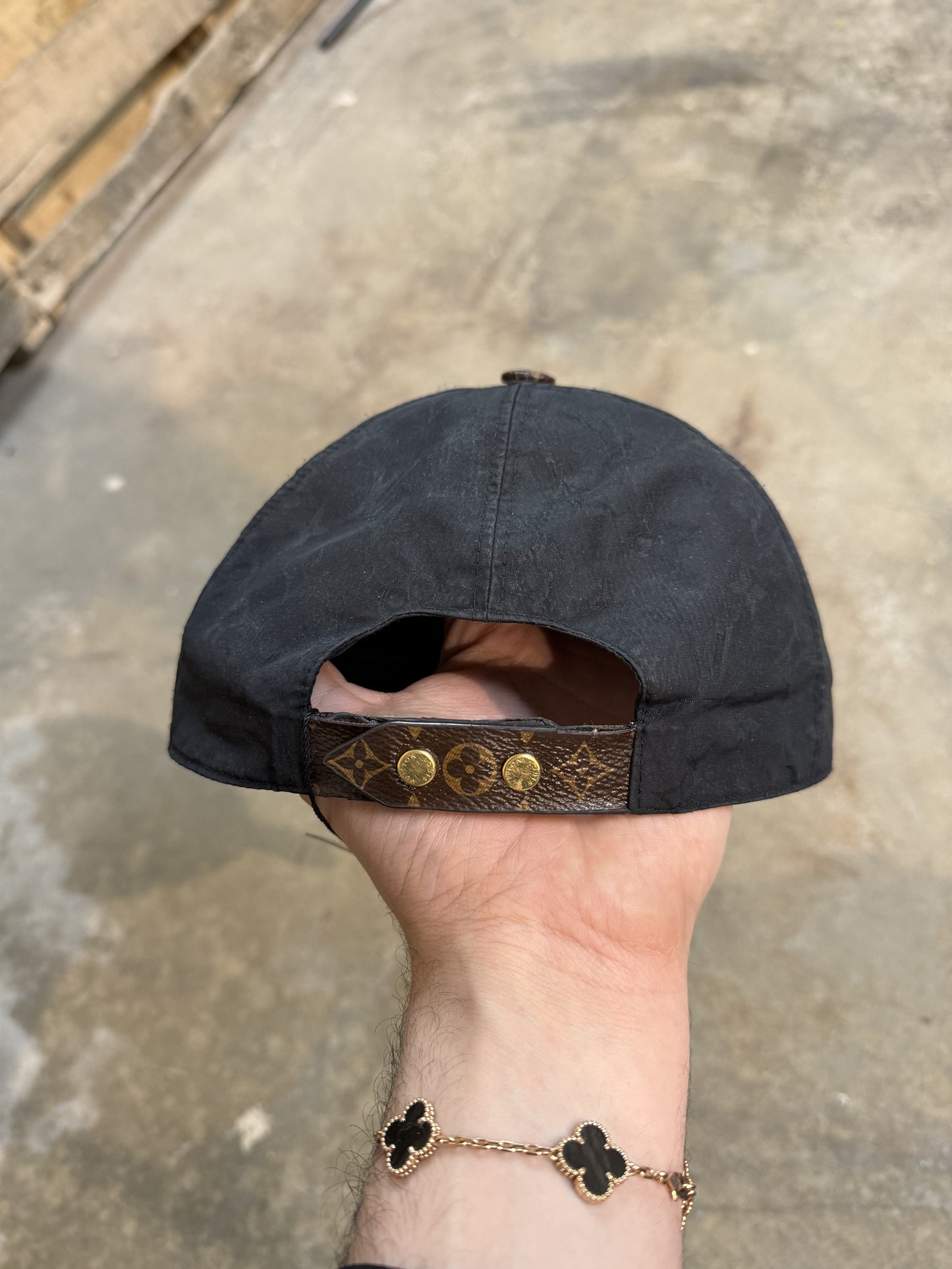 LV Hat Black Brown Used OS