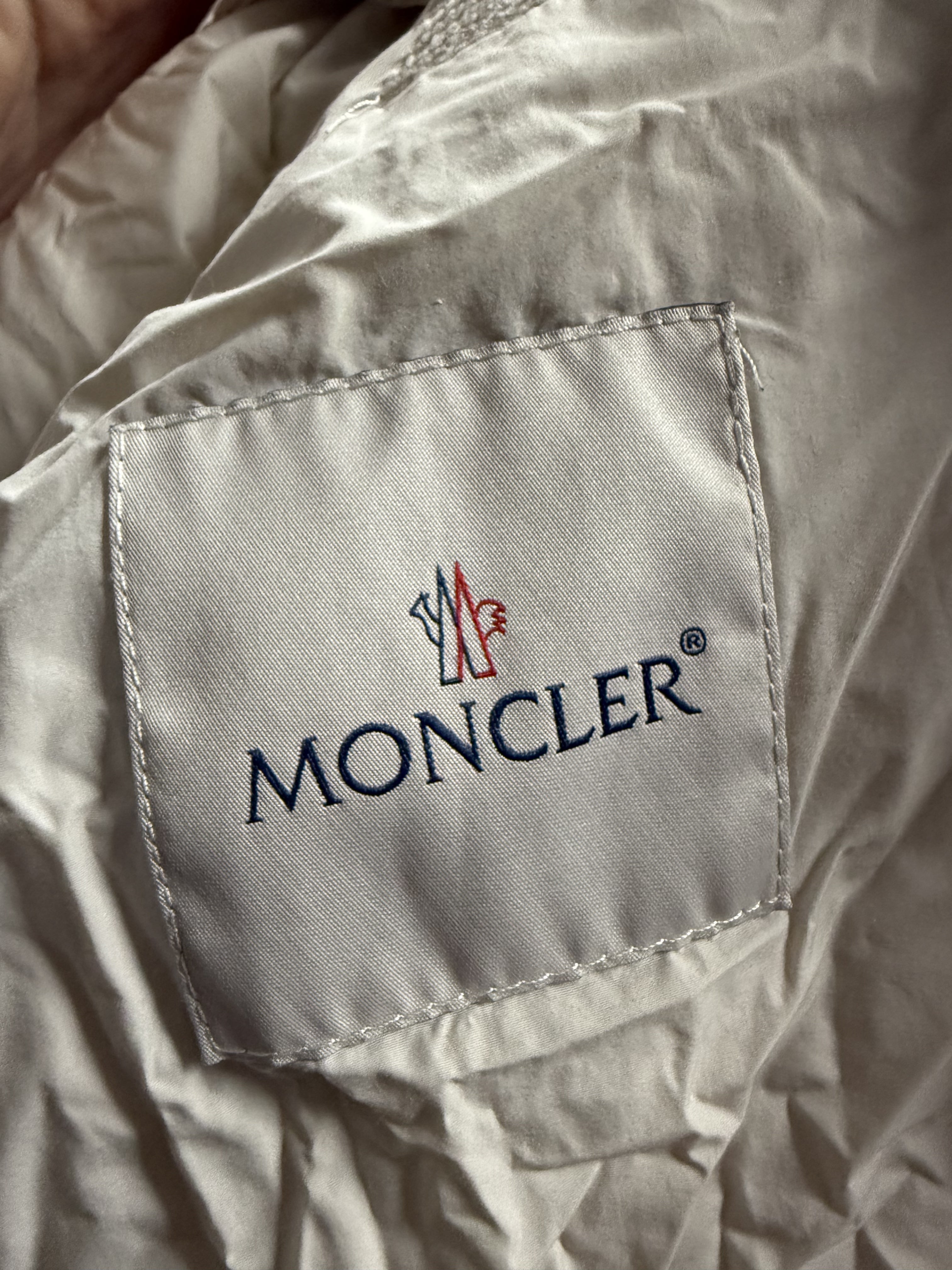 Moncler Light Jacket White Used 4 (XL)
