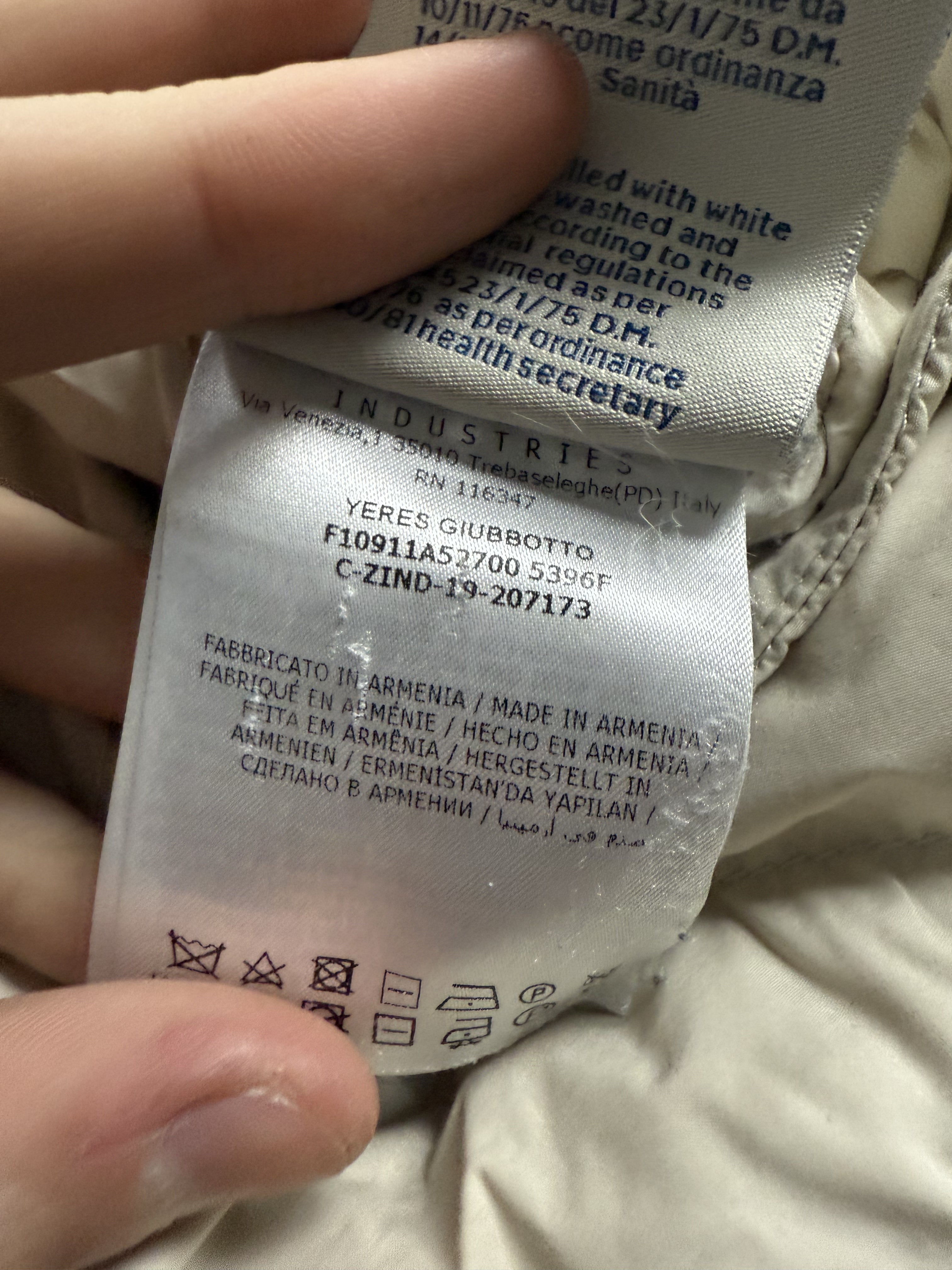 Moncler Light Jacket White Used 4 (XL)