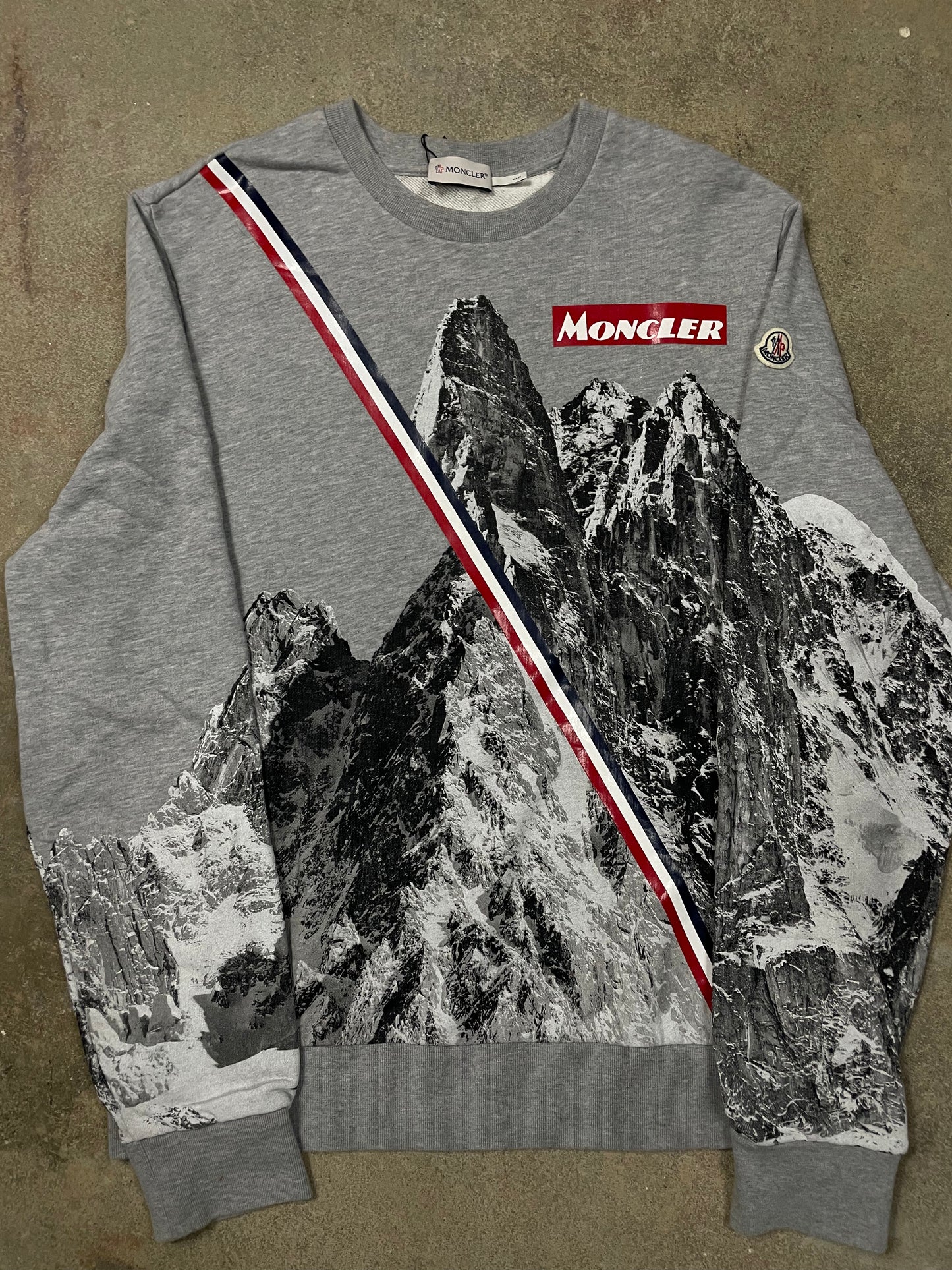 Moncler Crewneck grey Mountain Large Used