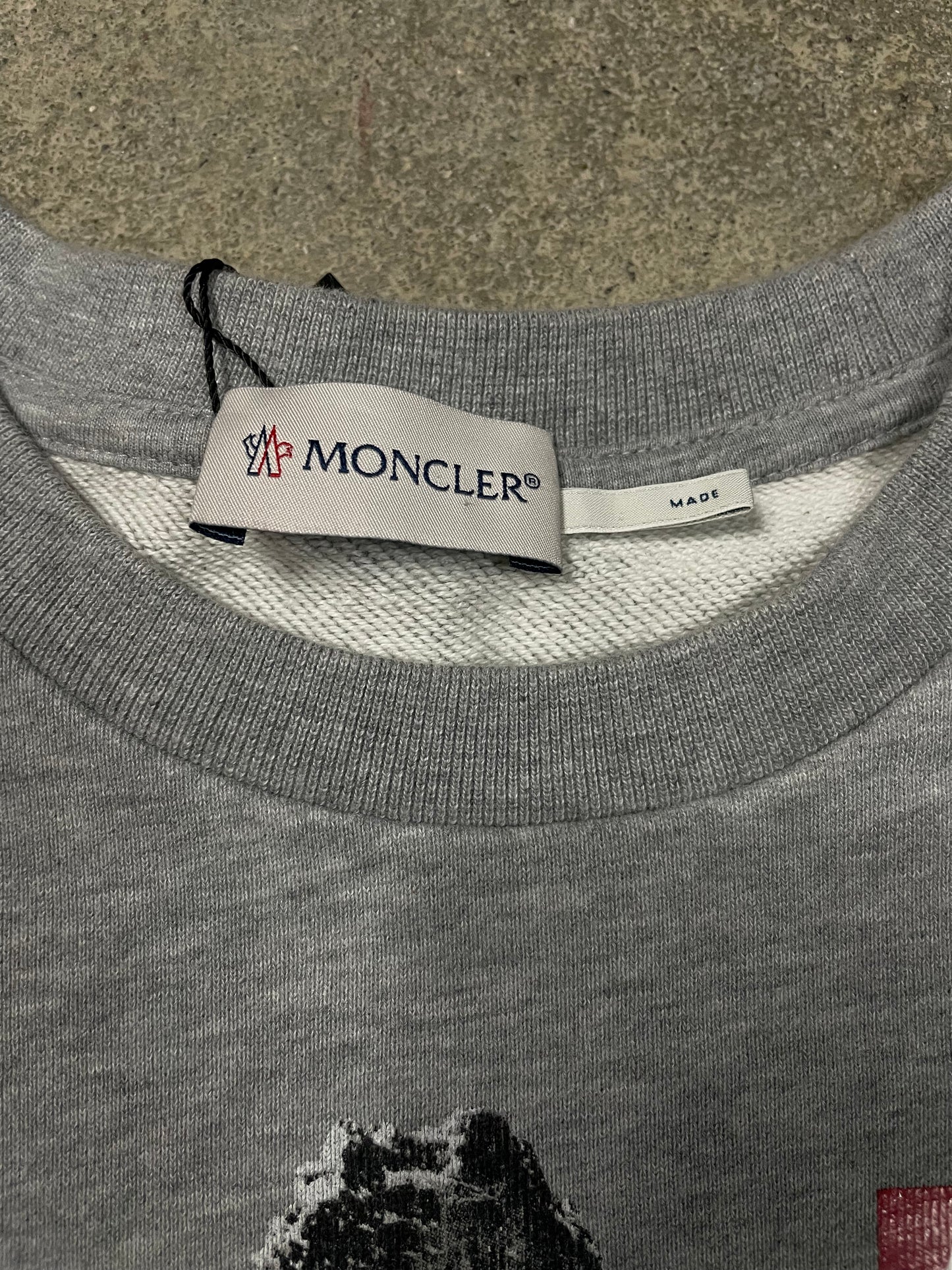 Moncler Crewneck grey Mountain Large Used