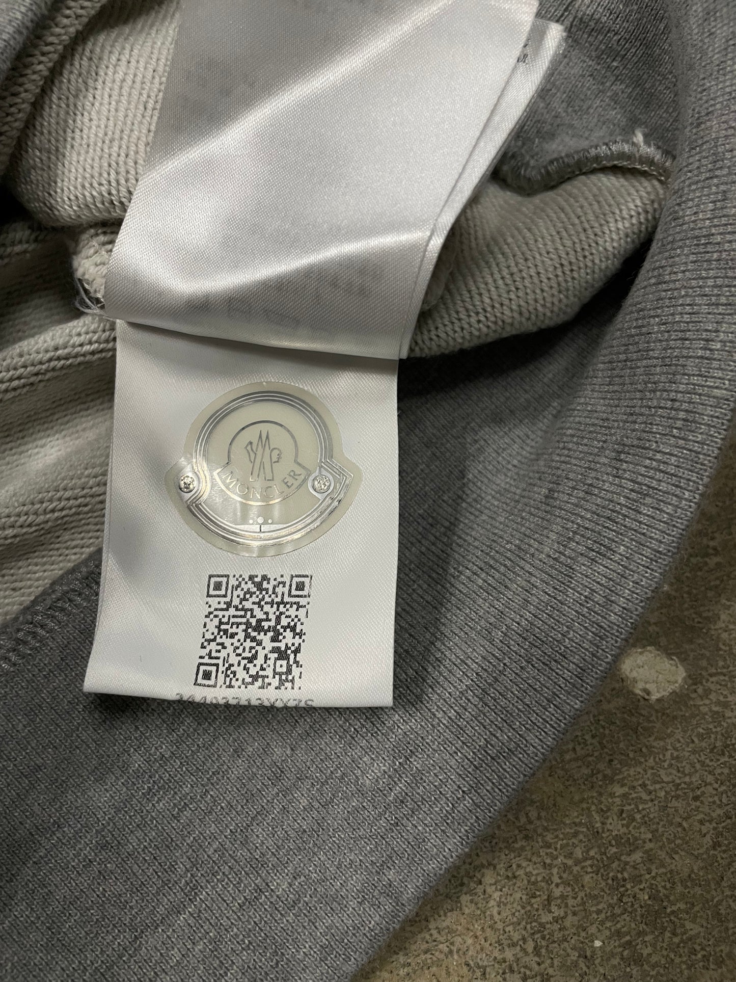 Moncler Crewneck grey Mountain Large Used