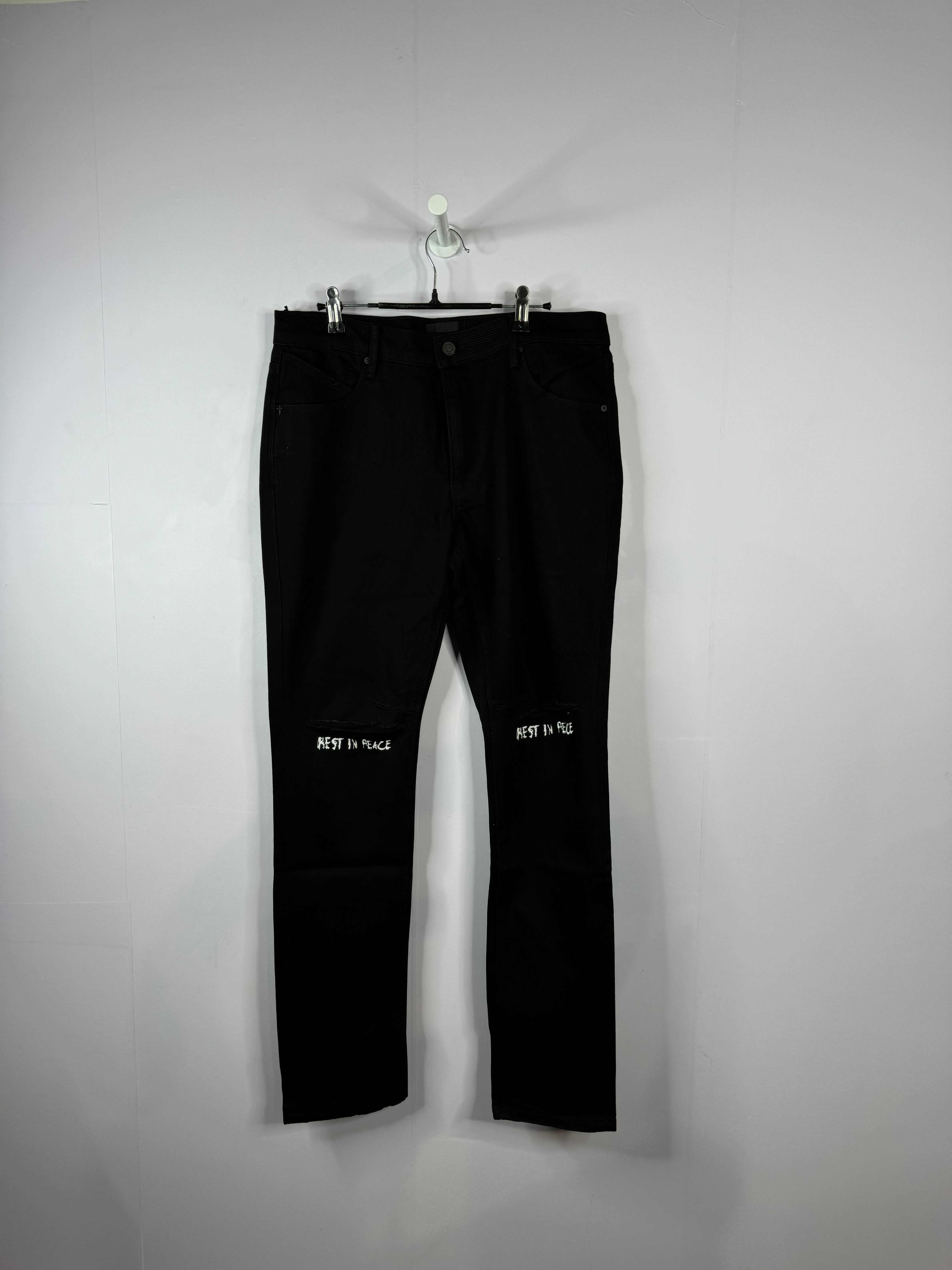 RTA Jeans RIP Black  New With Tags 33