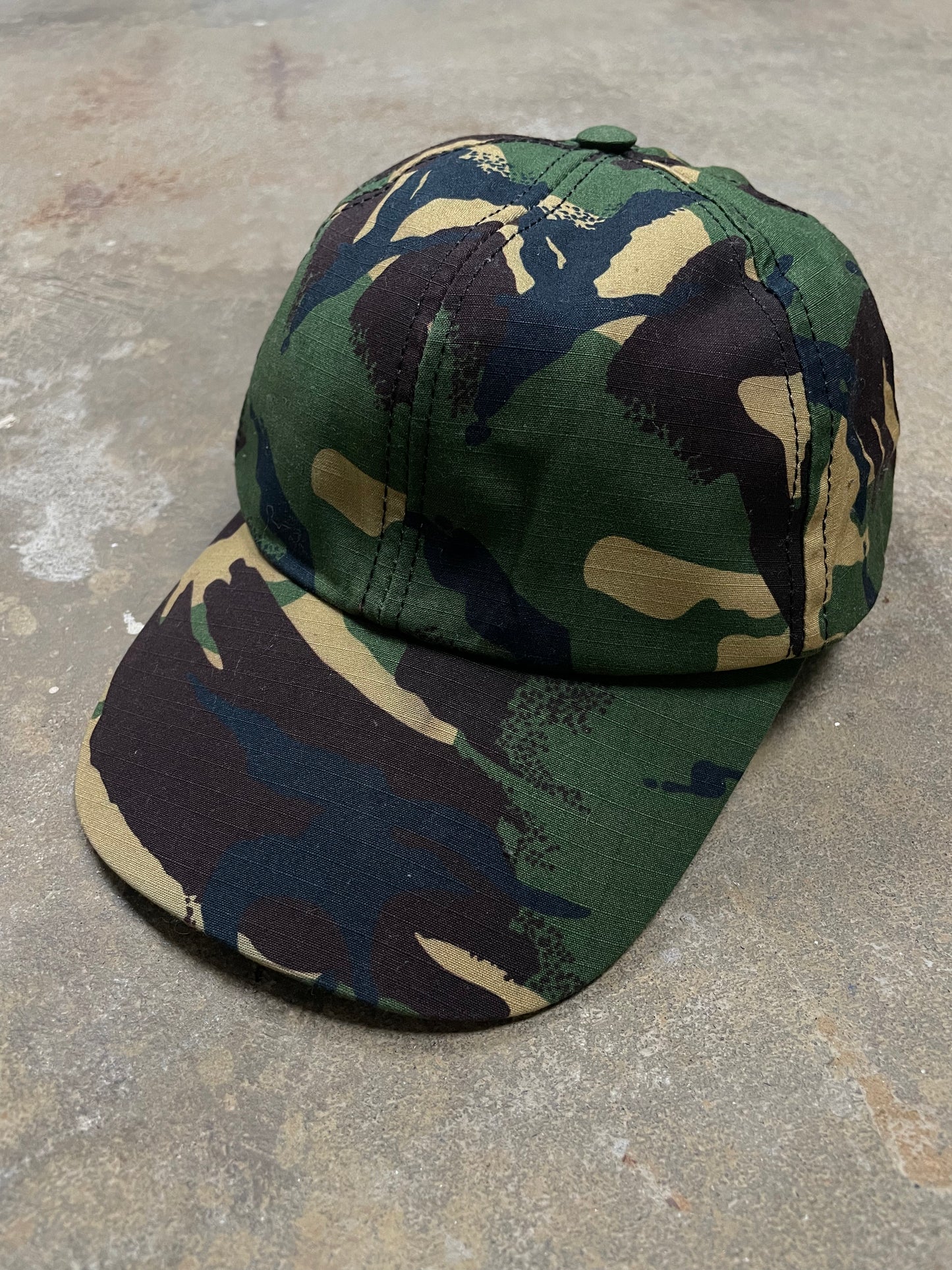 Off White Cap Camo Used OS