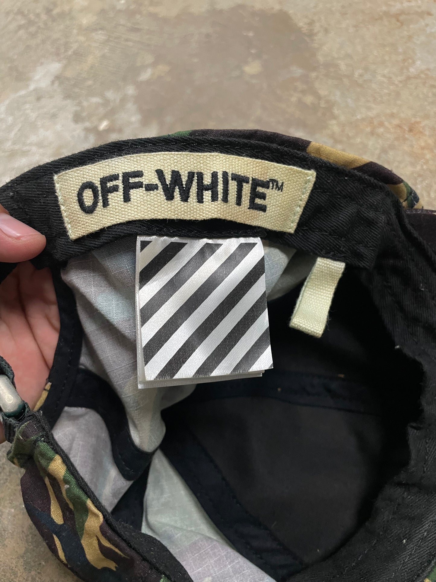 Off White Cap Camo Used OS