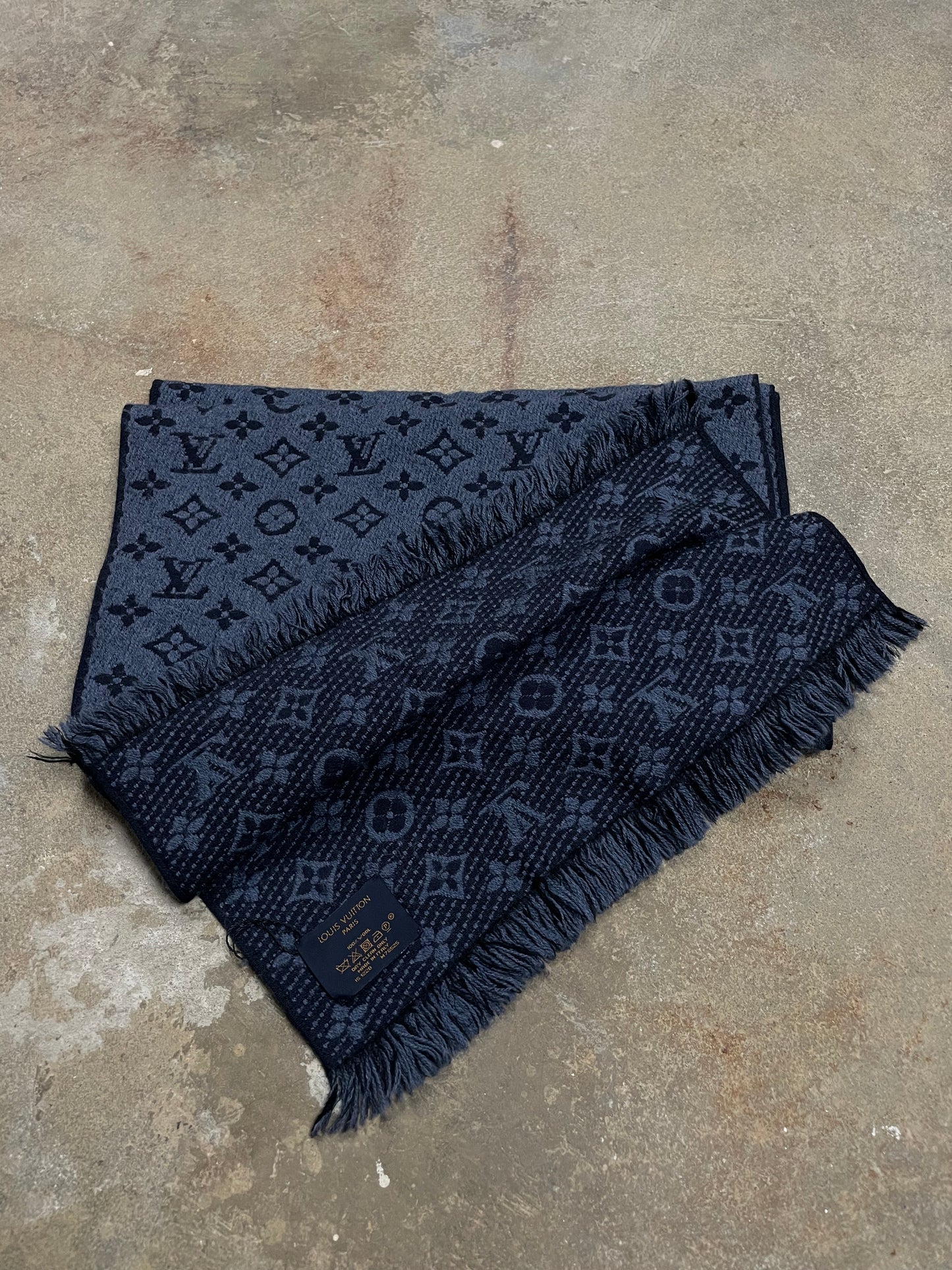 LV Scarf Grey Navy Used OS