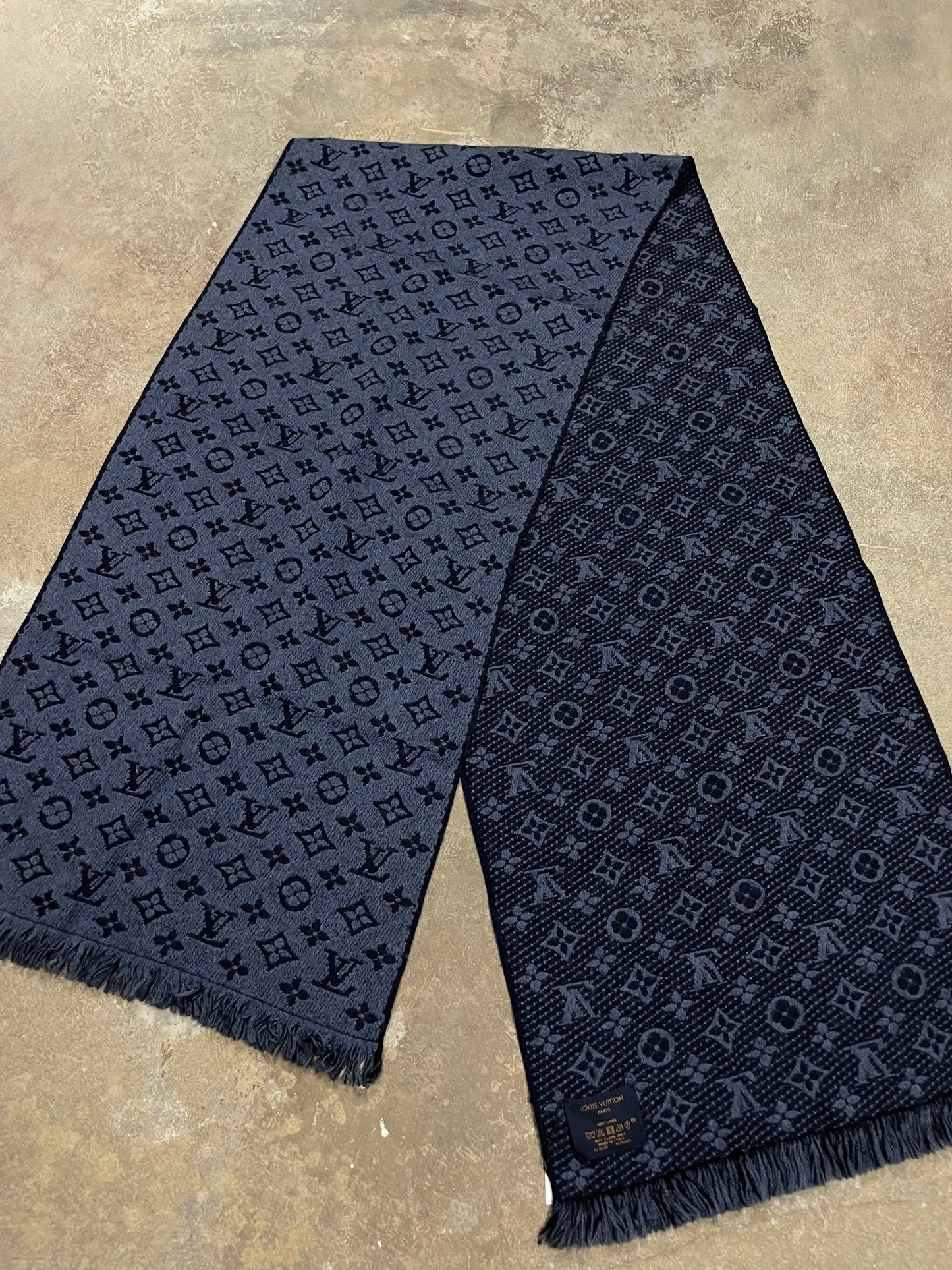 LV Scarf Grey Navy Used OS