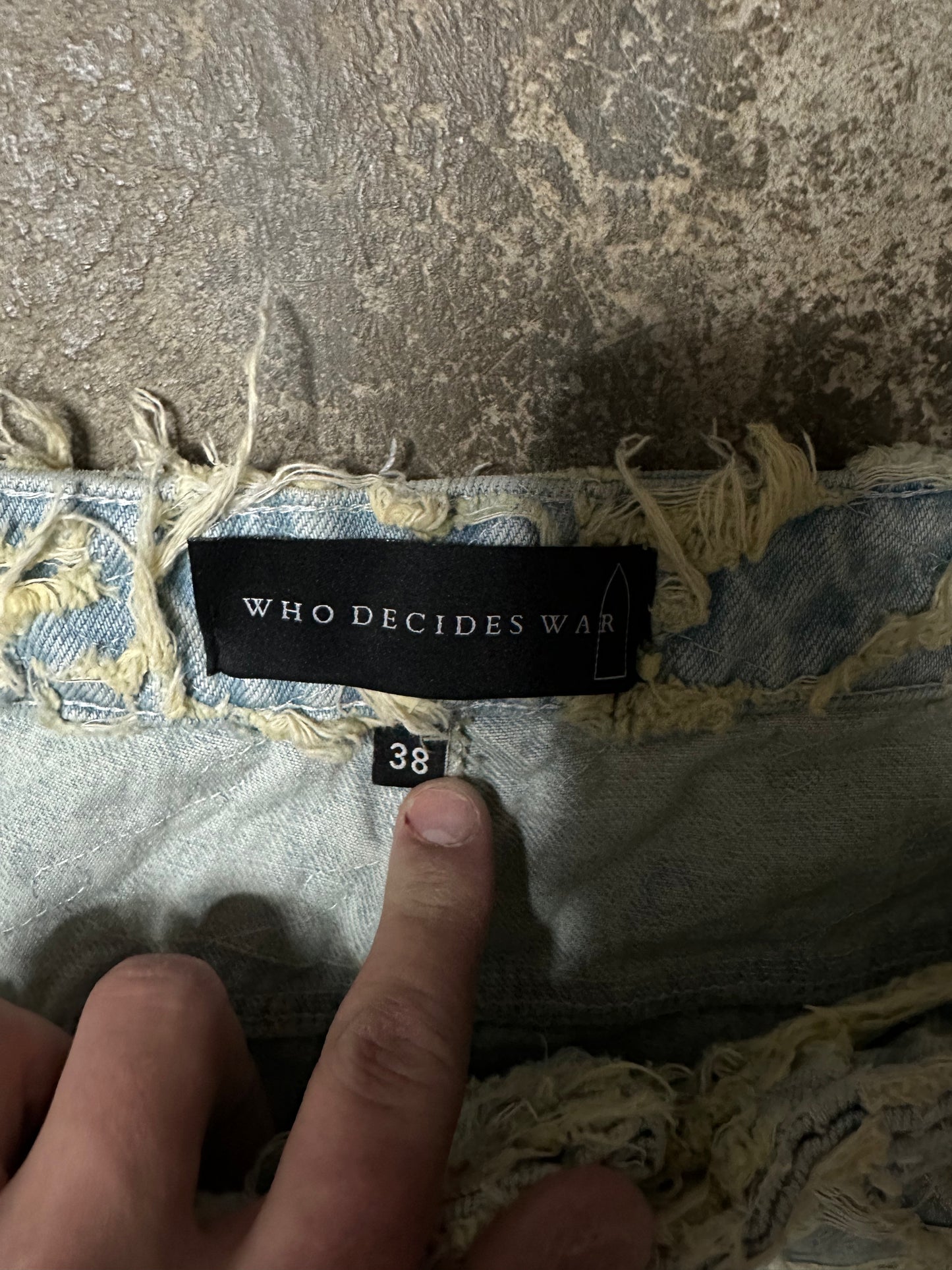 WDW Husk Distressed Denim Size 28 New
