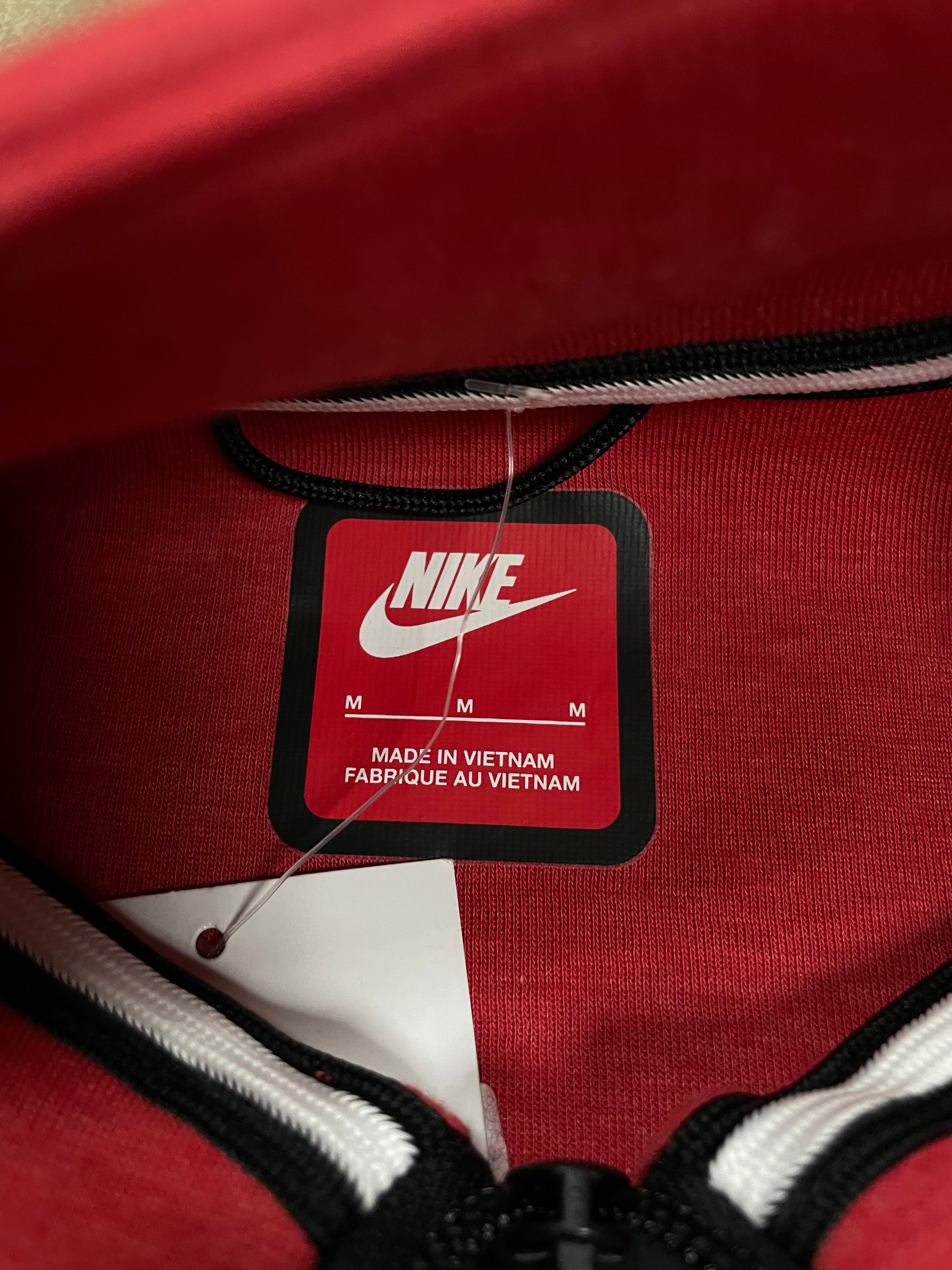Nike Tech Red Quarter