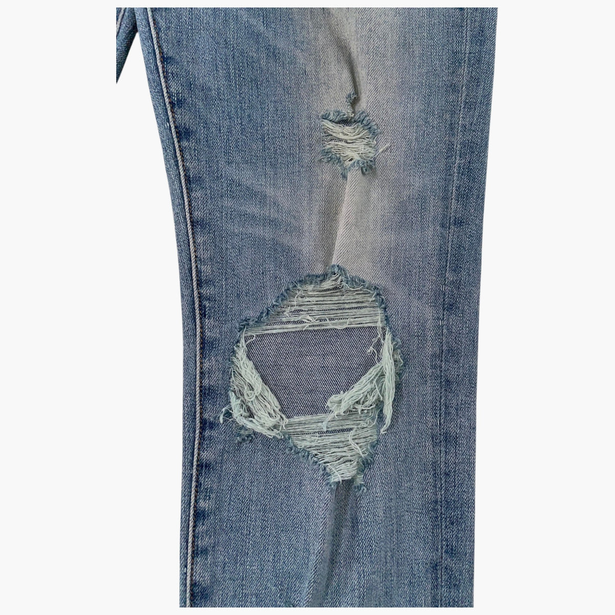 Amiri Knee Rip (Zipper) Light Wash Jeans